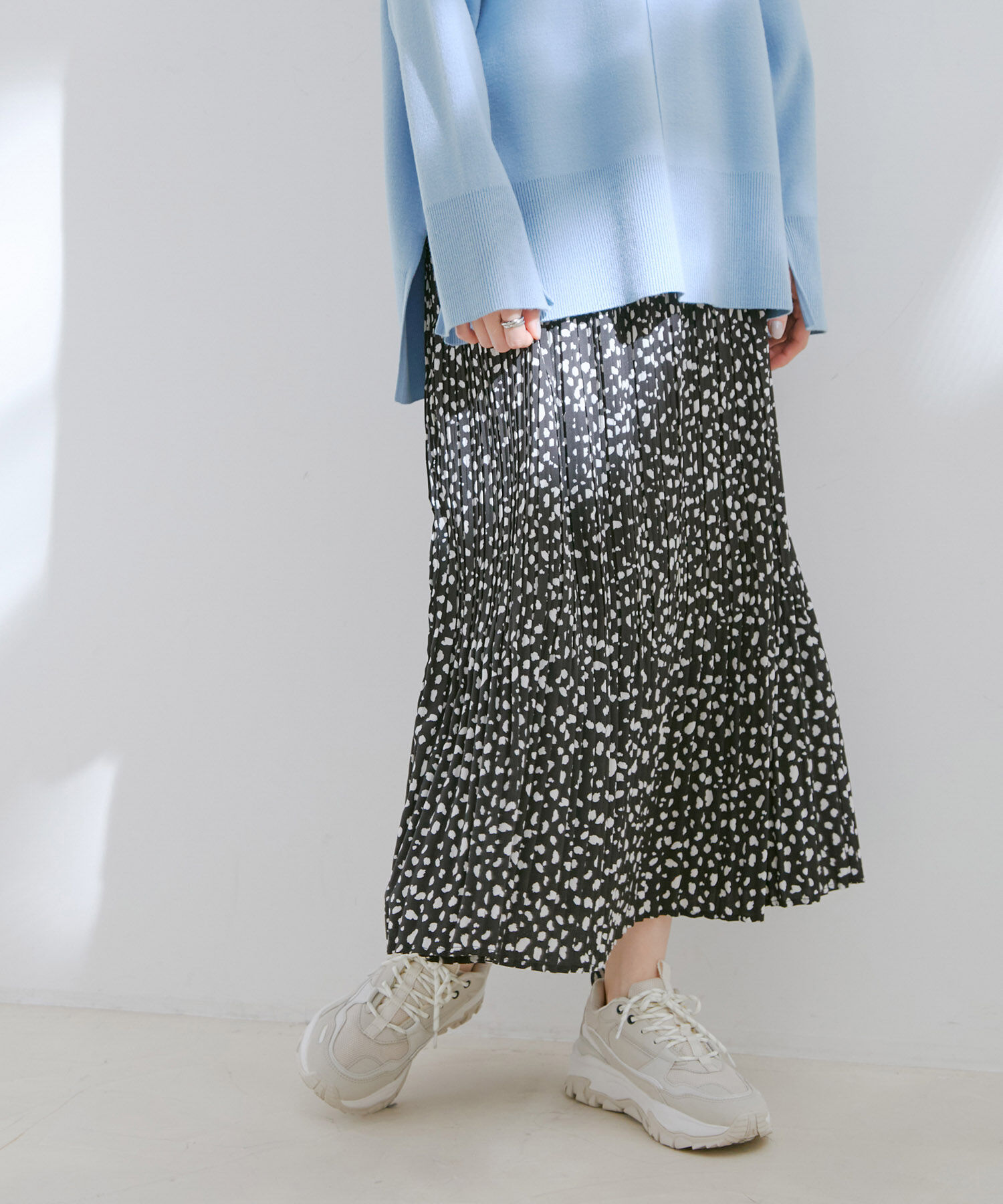 vis-a-vis「【WEB限定】アニマルドット＆花柄プリーツロングスカート」|スカート|ブラック系(02)