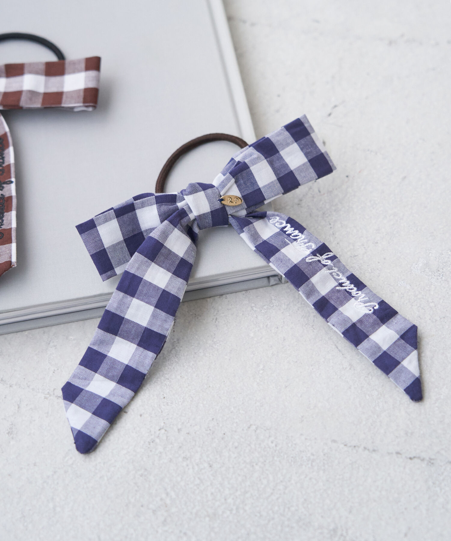 ROPE PICNIC PASSAGE「【Bonne Maman &times; ROPE' PICNIC】ギンガムチェックリボンヘアゴム」|ヘアゴム・シュシュ|ブルー(44)