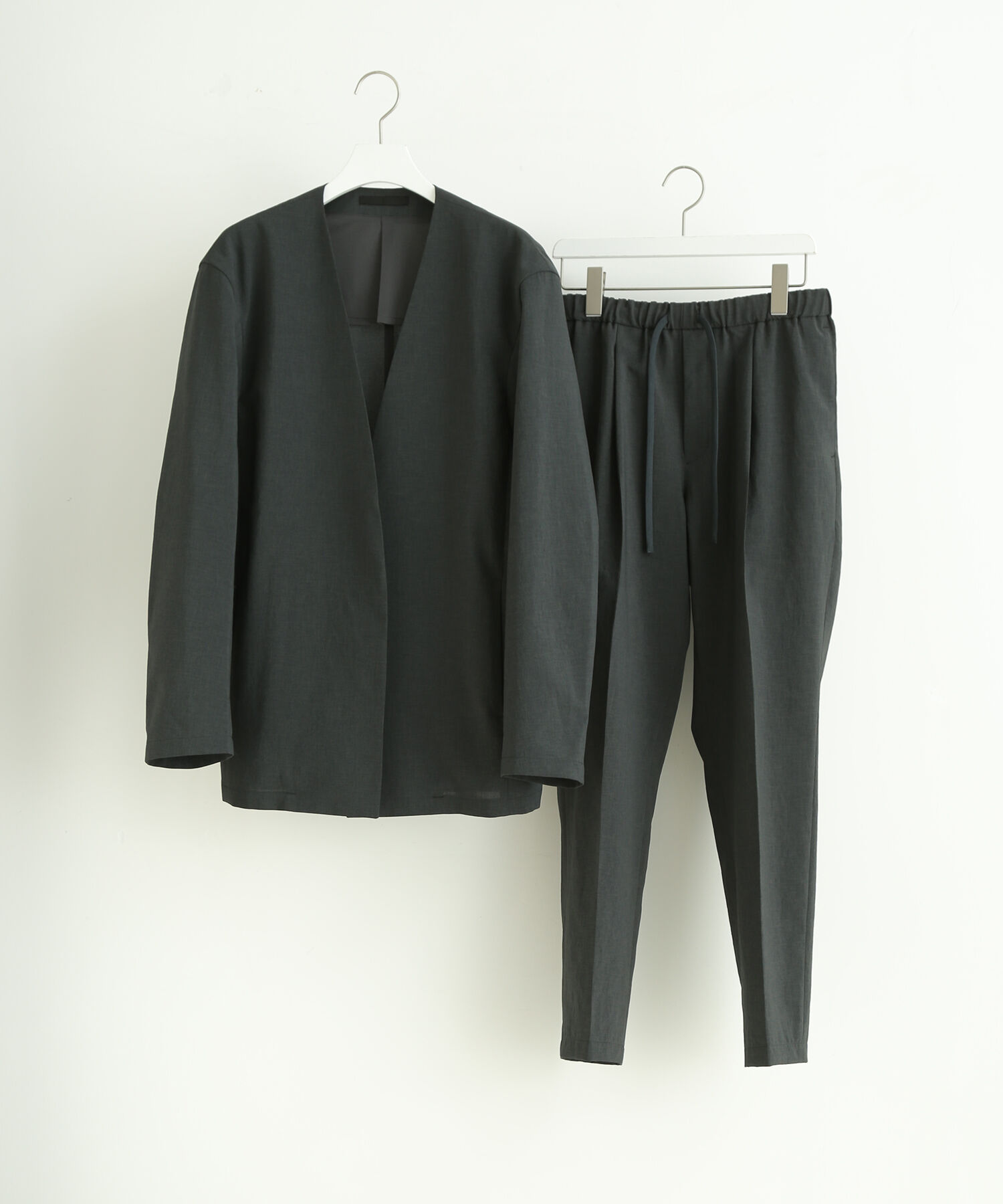 ADAM ET ROPE'「【RIRANCHA/リランチェ】ノーカラージャケット セットアップ / 速乾 / 冷感 / イージーケア / ユニセックス」|スーツ|