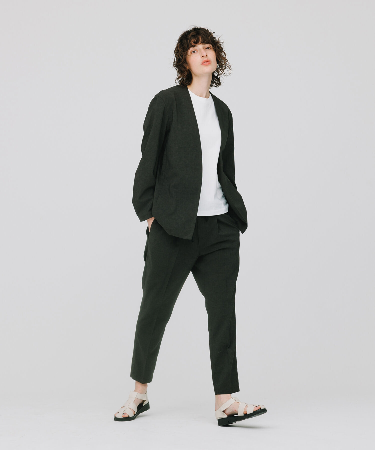 ADAM ET ROPE'「【RIRANCHA/リランチェ】ノーカラージャケット セットアップ / 速乾 / 冷感 / イージーケア / ユニセックス」|スーツ|