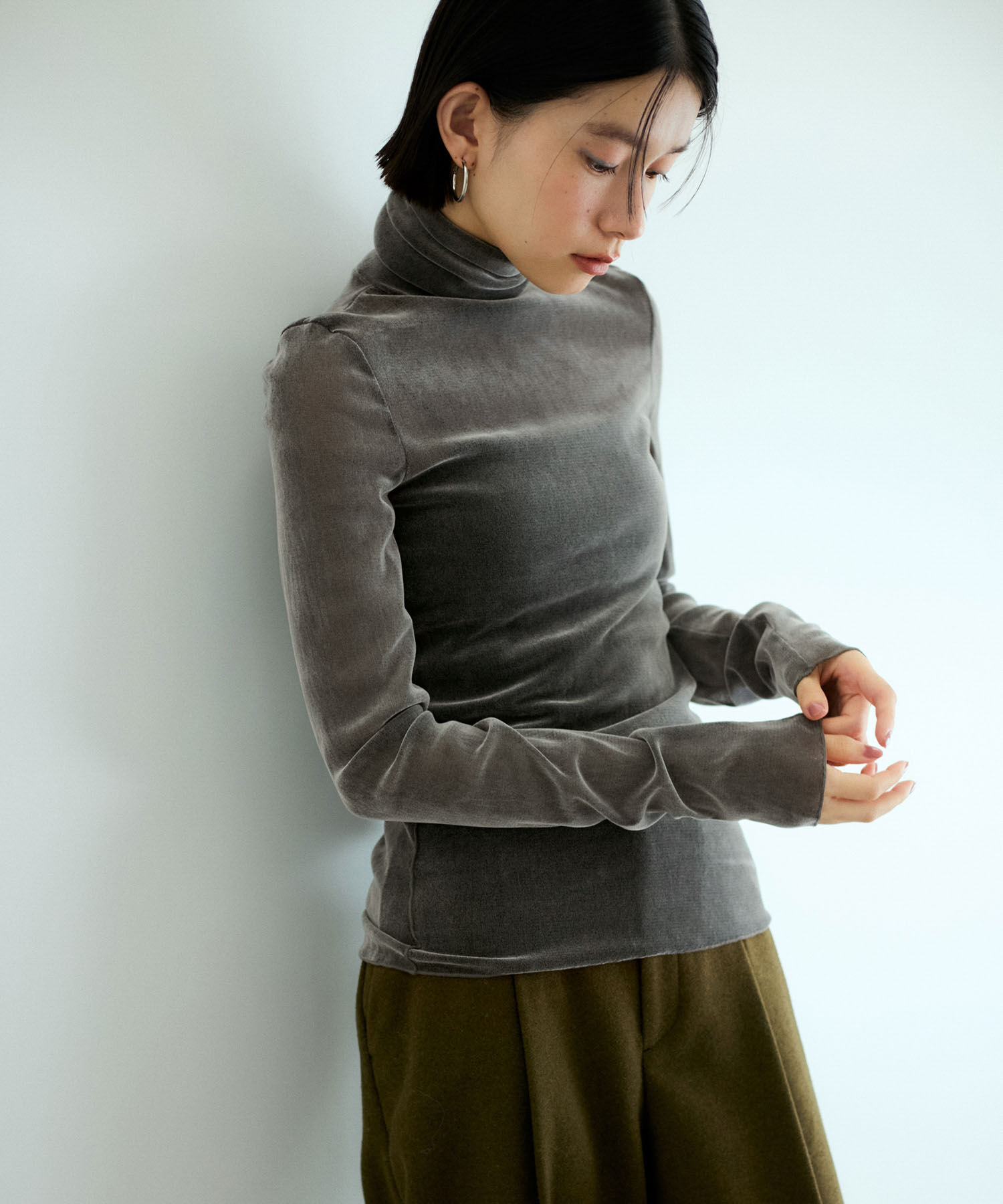 ADAM ET ROPE'「【洗える】タートルネックフロッキーチュールプルオーバー」|Tシャツ・カットソー|