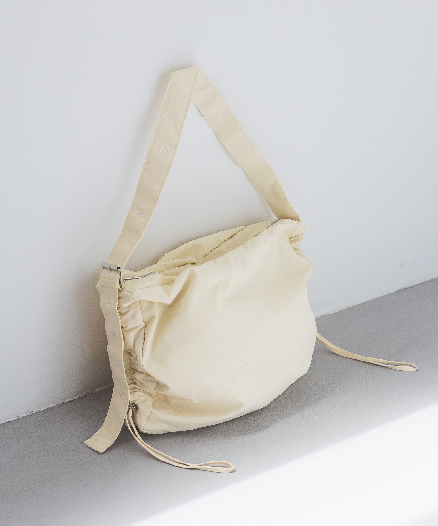 A part by 「サイドドロストバッグ」|ショルダー・メッセンジャー|ナチュラル