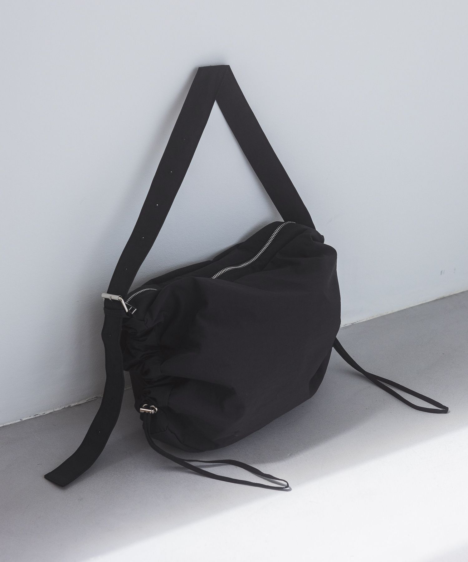 A part by 「サイドドロストバッグ」|ショルダー・メッセンジャー|ブラック