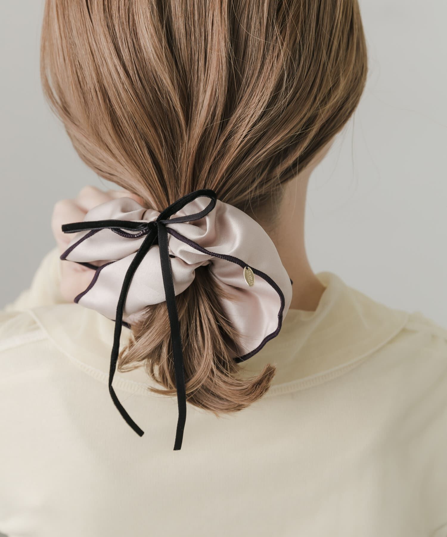 SMELLY「バイカラーサテンシュシュ」|ヘアゴム・シュシュ|