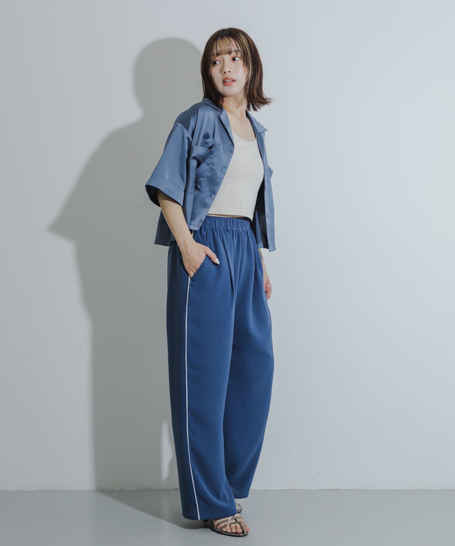 SENSE OF PLACE by URBAN RESEARCH「サテンオープンカラークロップドシャツ」|シャツ・ブラウス|