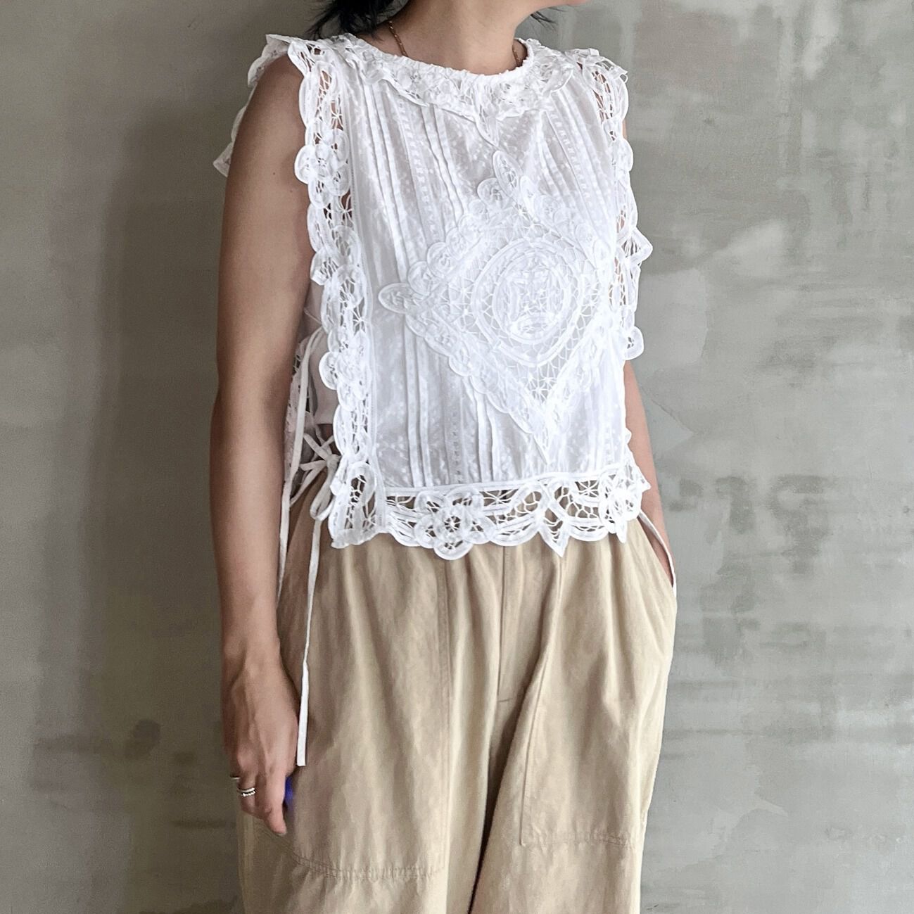 「SARA MALLIKA COTTON BATTEN LACE RIBBON TOP」|シャツ・ブラウス|