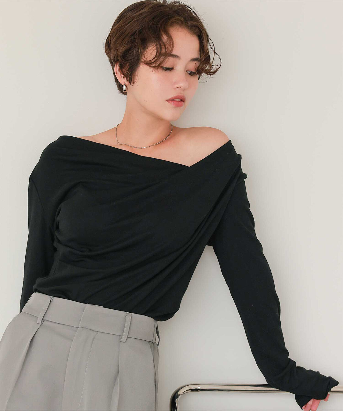 titivate「オフショルダーロングスリーブTシャツ」|Tシャツ・カットソー|ブラック