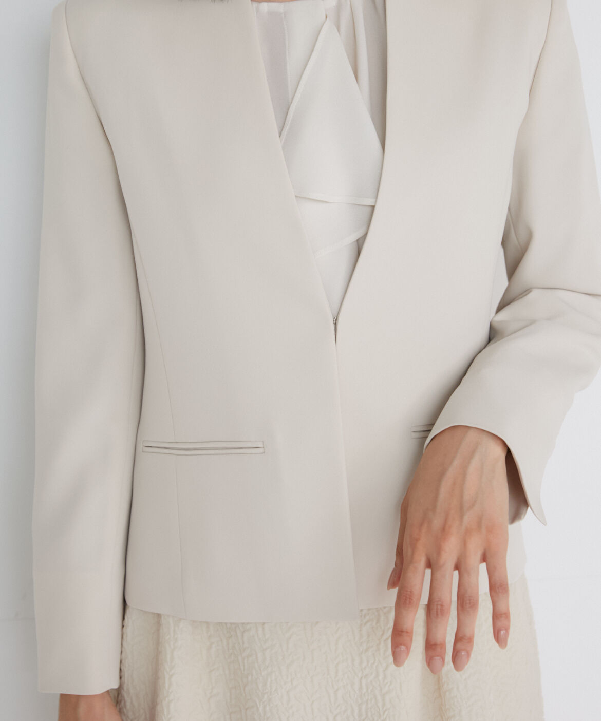 INED「ノーカラータックジャケット」|ノーカラージャケット|