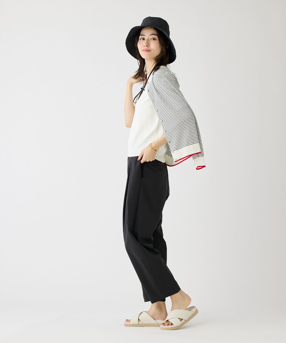 DAY by DAY it&rsquo;s international「バレルシルエットカーヴィパンツ」|スラックス|