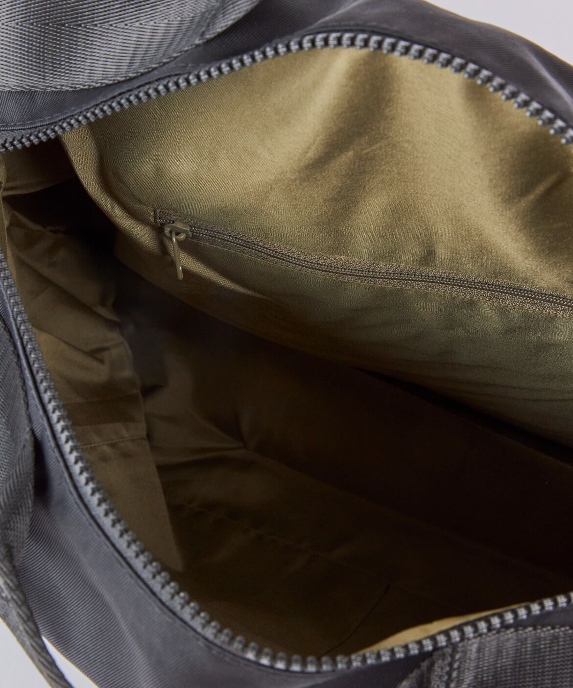 DAY by DAY it&rsquo;s international「撥水ショルダーバッグ/A4対応《COOCO/クーコ》」|ショルダー・メッセンジャー|