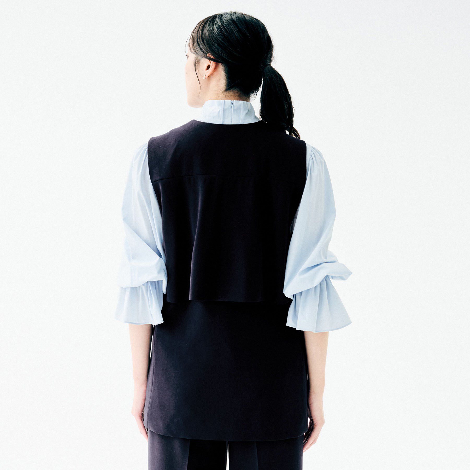 UNTITLED「バックラッフルジレ」|ベスト・ジレ|