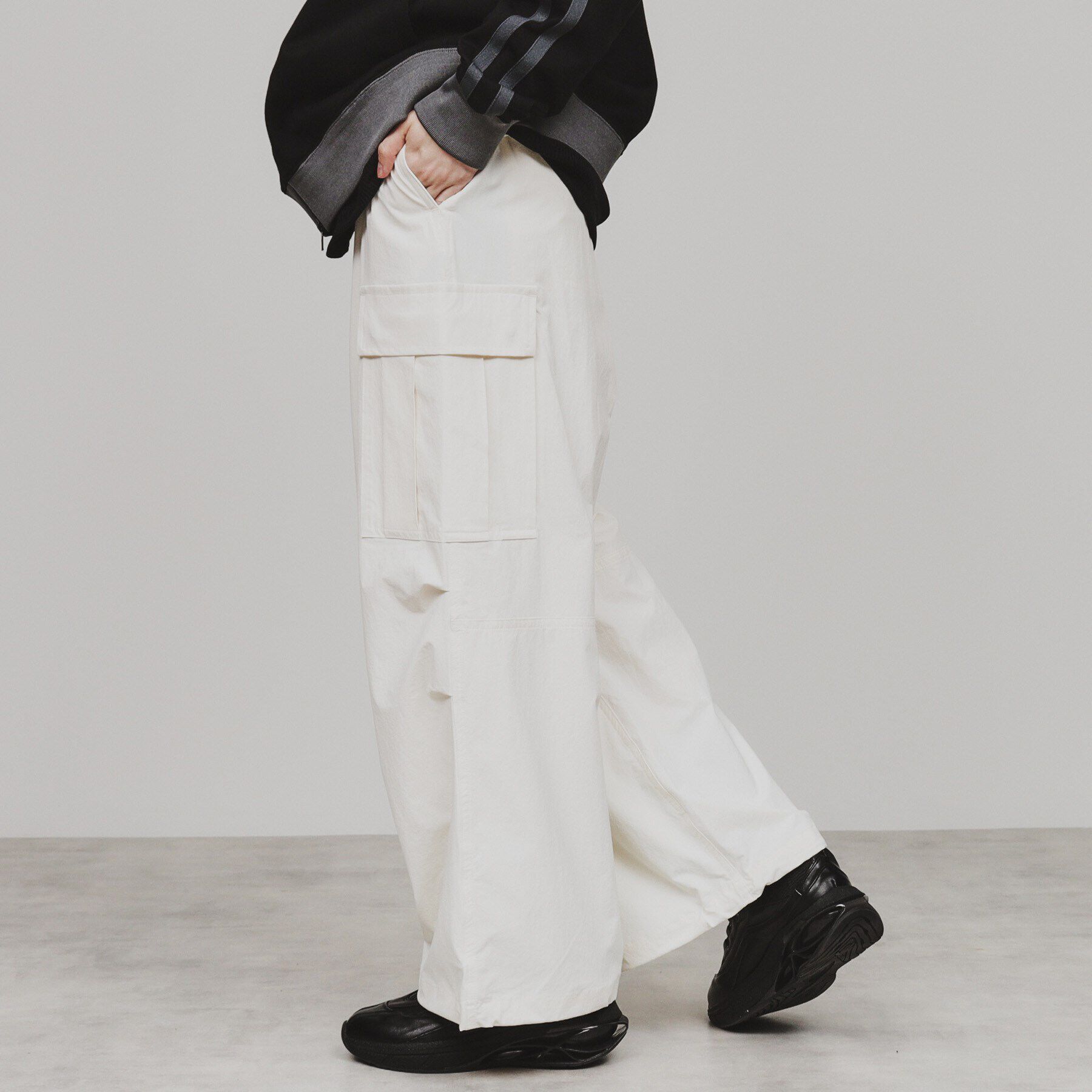 tk.TAKEO KIKUCHI「ナイロンワイドカーゴパンツ」|その他|オフホワイト(003