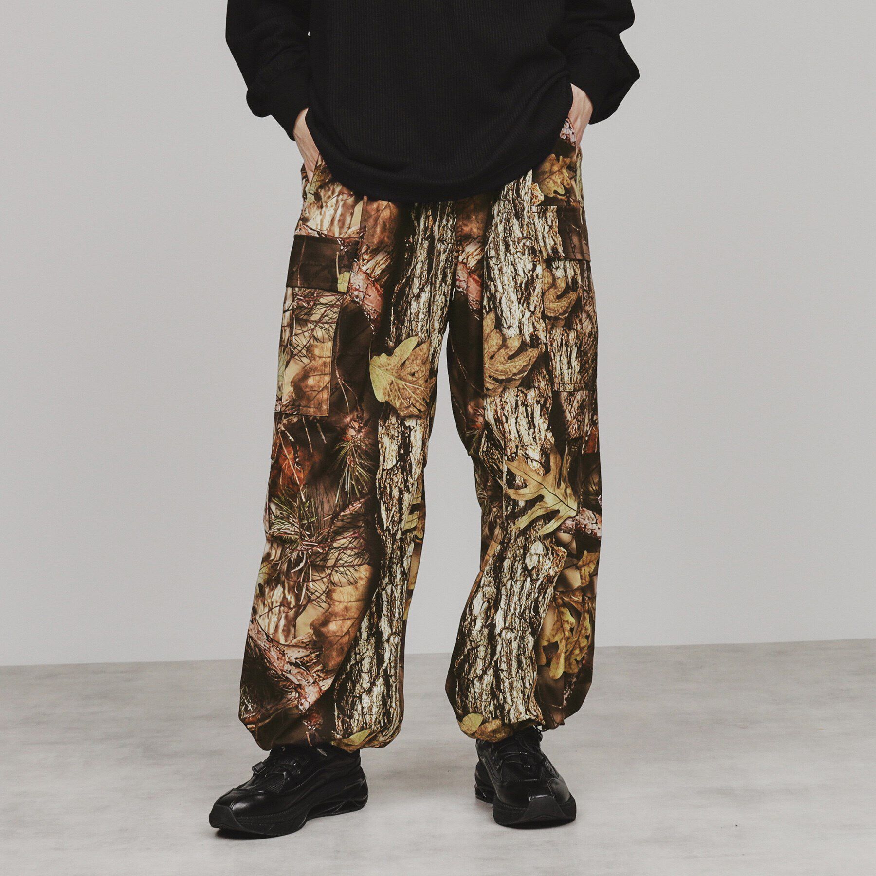 tk.TAKEO KIKUCHI「ナイロンワイドカーゴパンツ」|その他|カーキ(527)