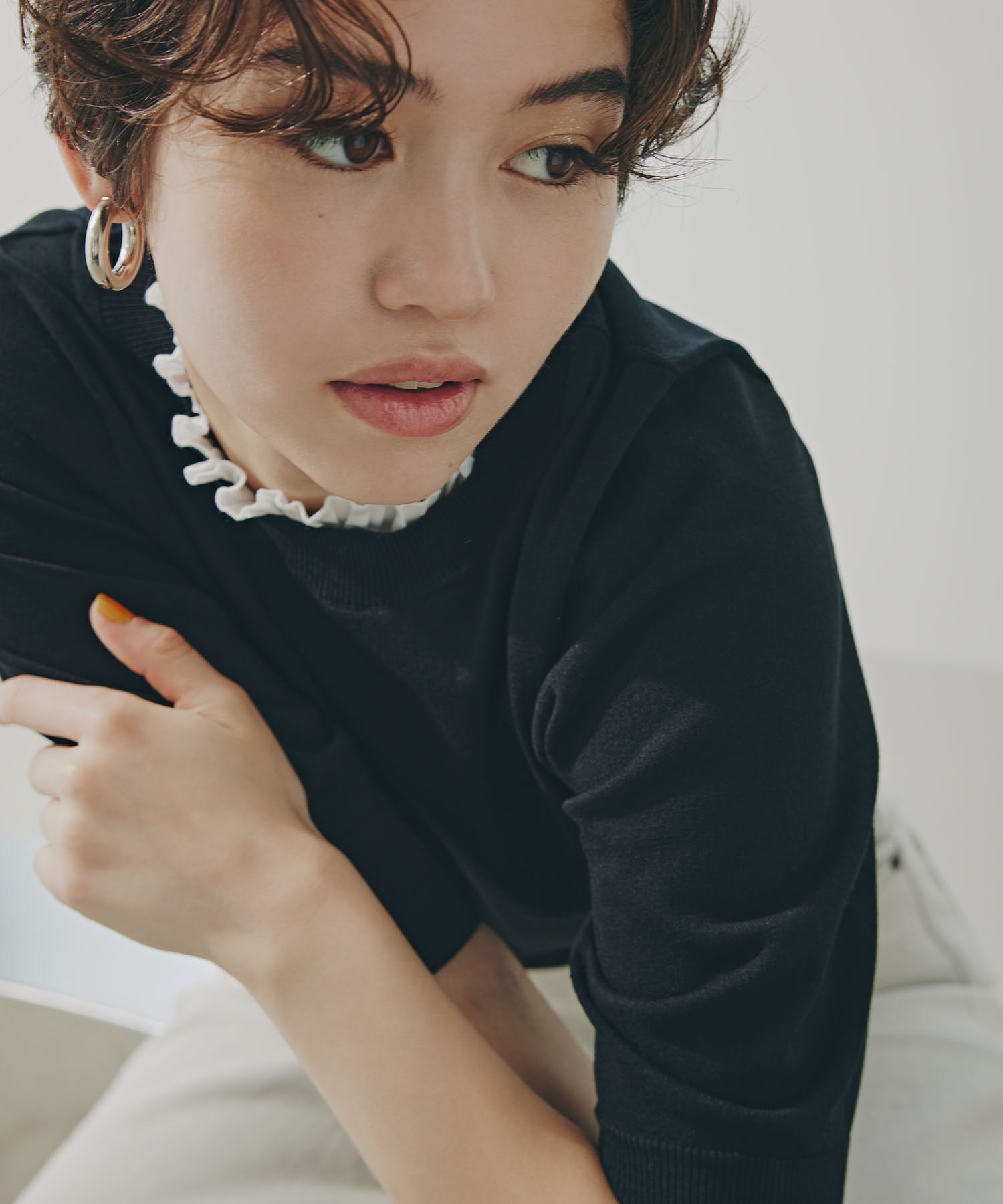  「フリルネックフォルムスリーブニット」|ニット・セーター|ブラック&times;オ  2