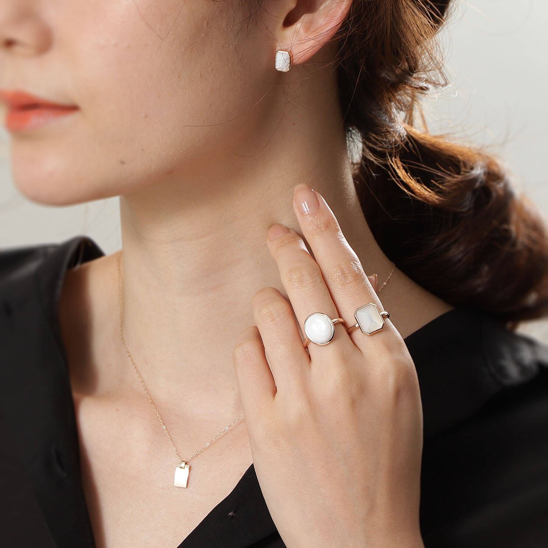 COCOSHNIK「K10カラーストーン（白蝶貝）オーバルカボションリング」|リング|