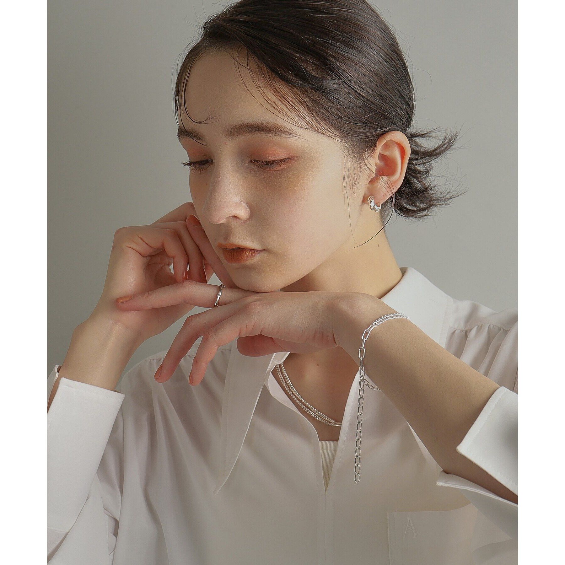 COCOSHNIK ONKITSCH「シルバー スモールフープ クロワッサンピアス」|ピアス|