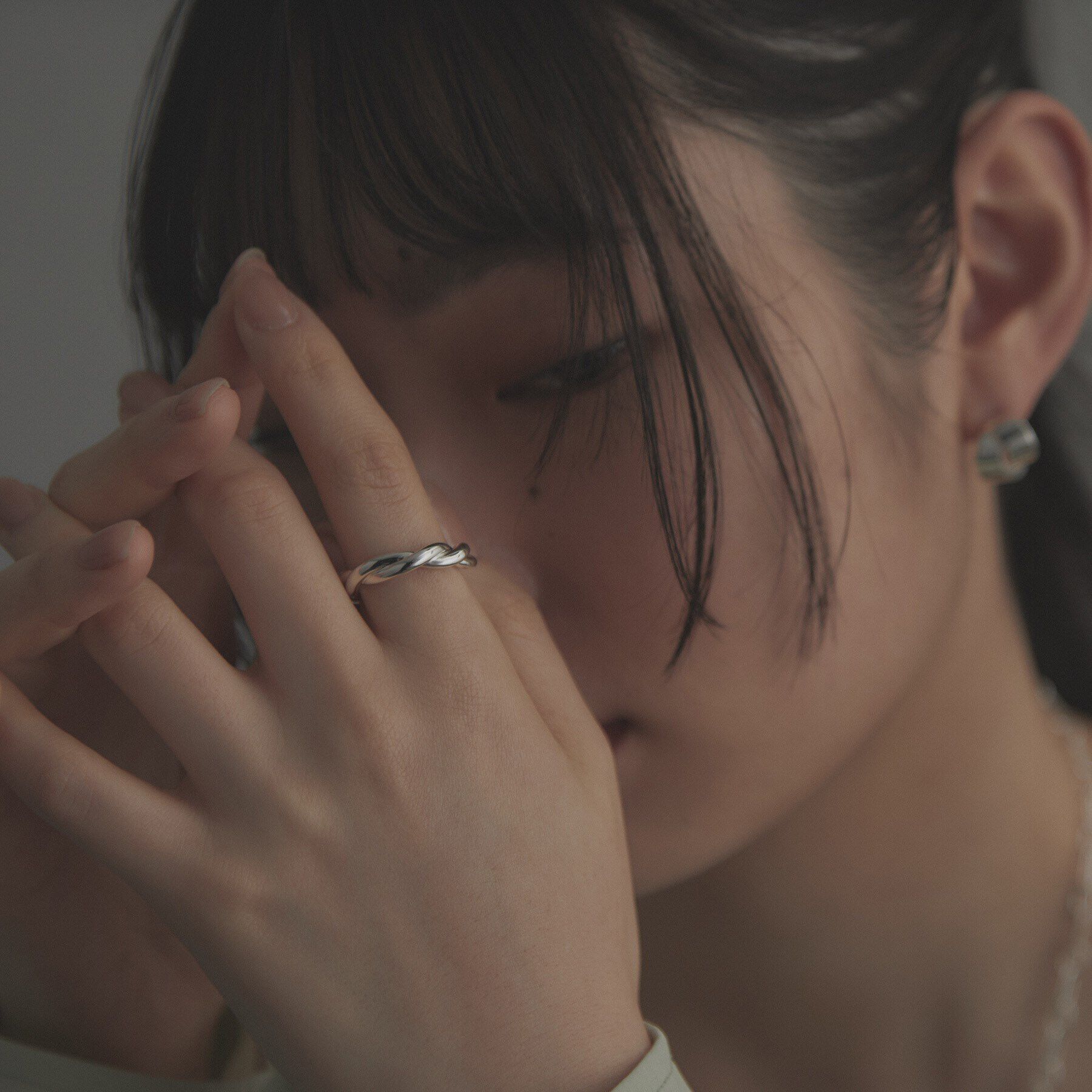 COCOSHNIK ONKITSCH「シルバー ラインリング ツイスト」|リング|