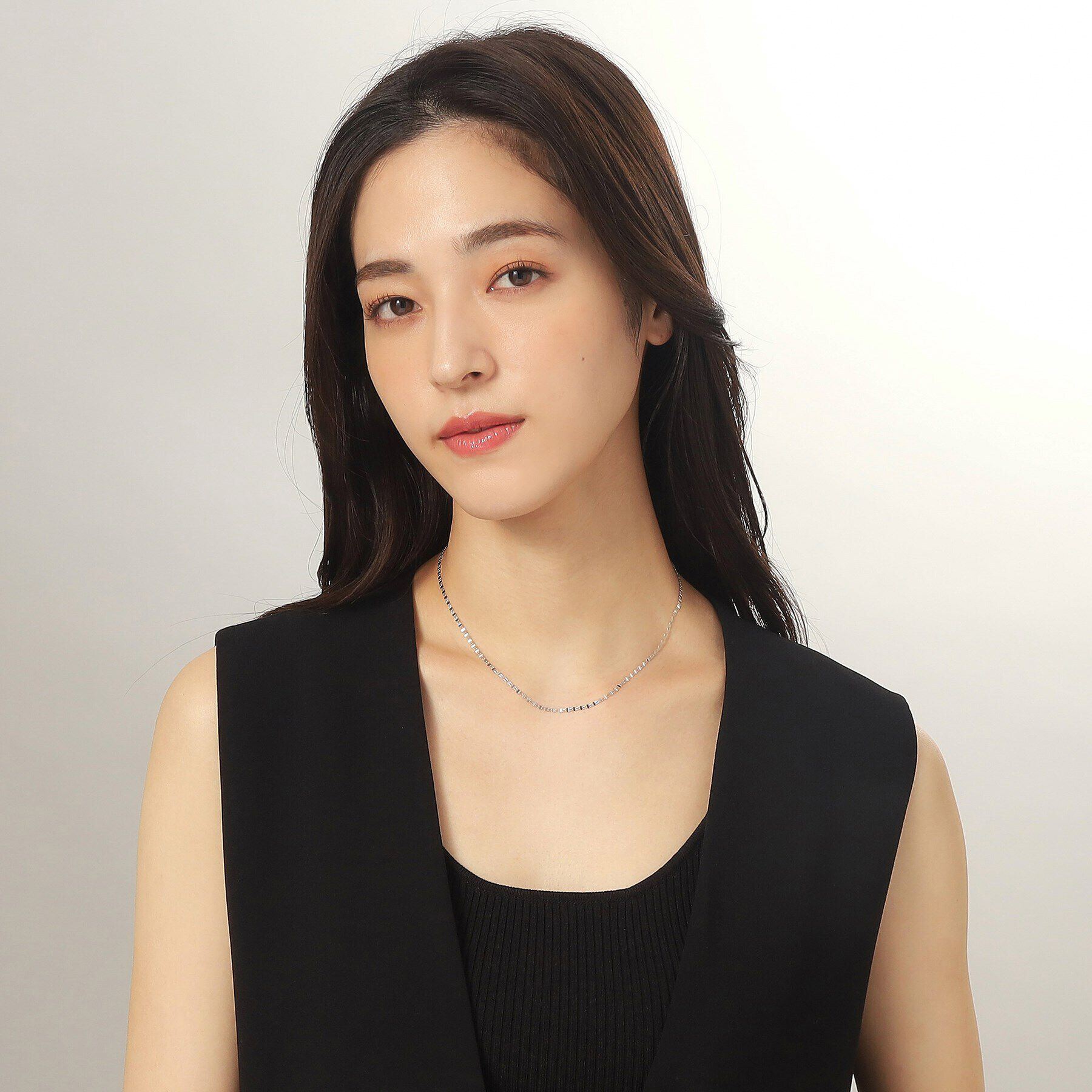 COCOSHNIK「プラチナ ダブルフラワークロス ネックレス」|ネックレス|