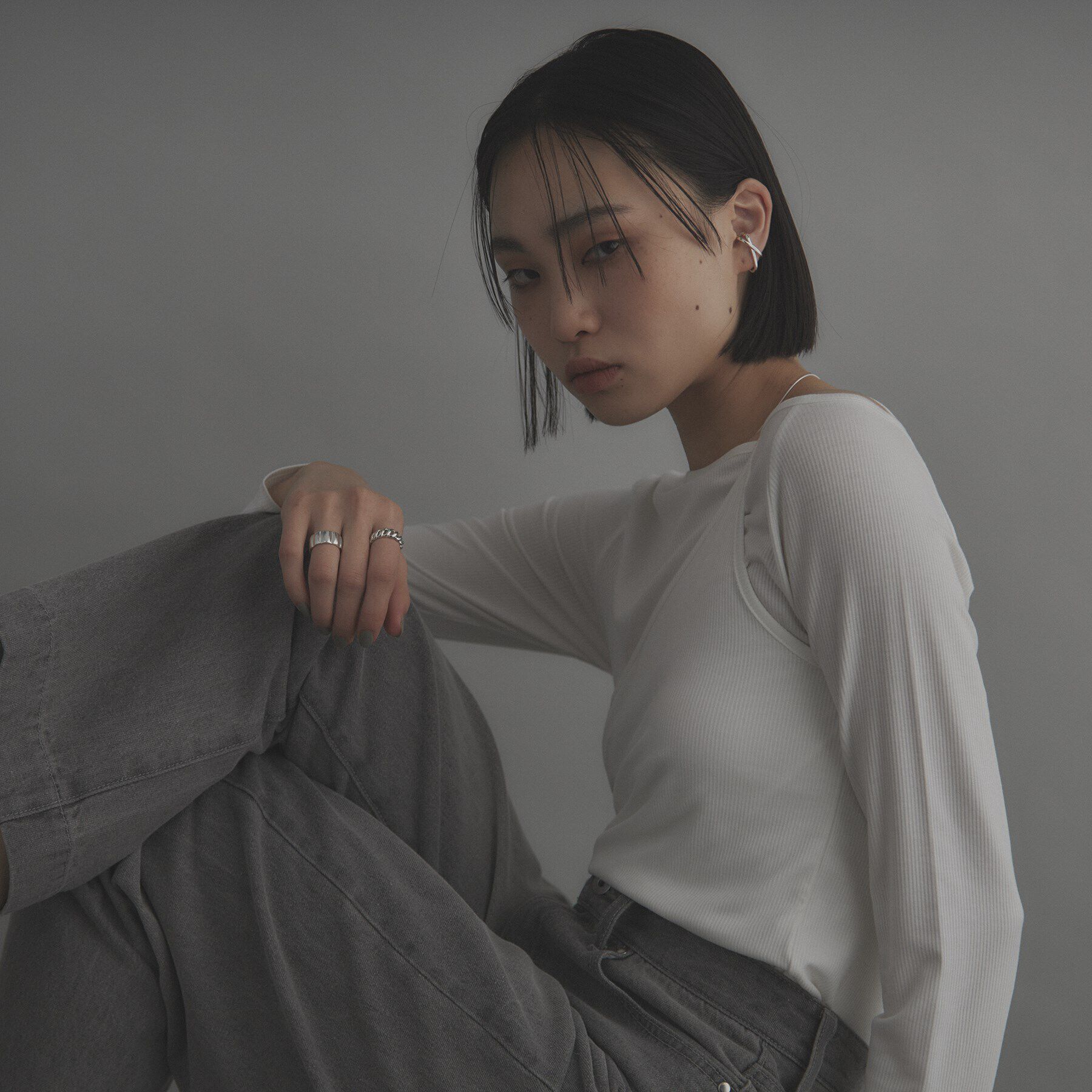 COCOSHNIK ONKITSCH「シルバー アシンメクロスイヤーカフ」|イヤリング|