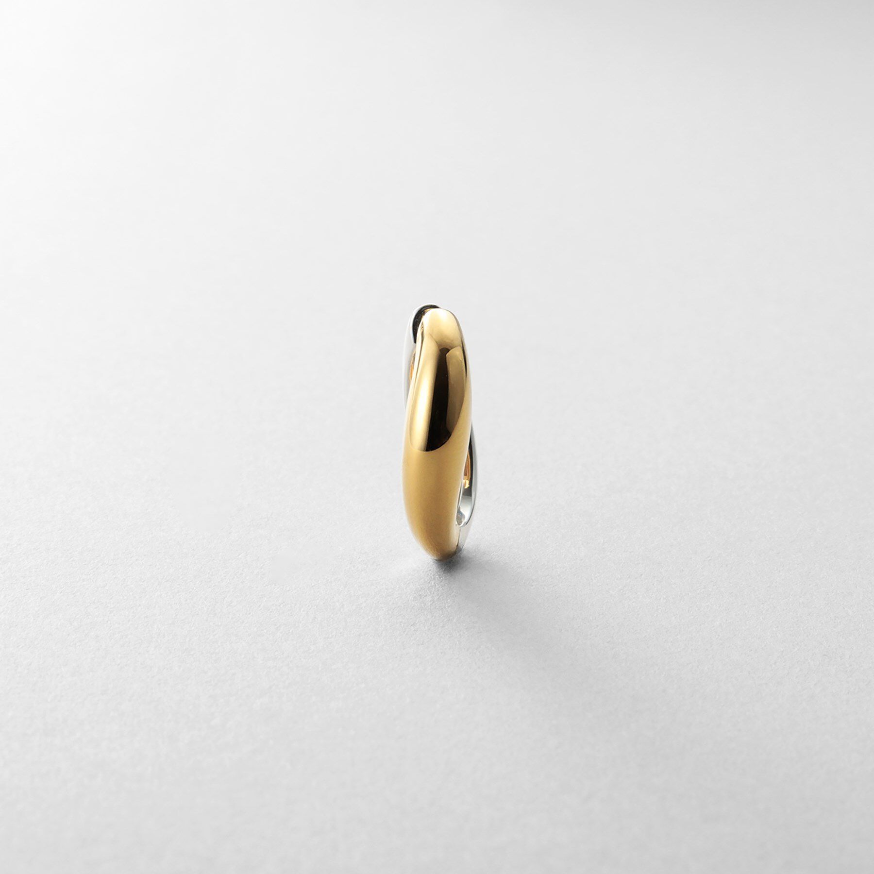 COCOSHNIK ONKITSCH「シルバー コンビカラー ハギーフープ ニュアンスピアス」|ピアス|