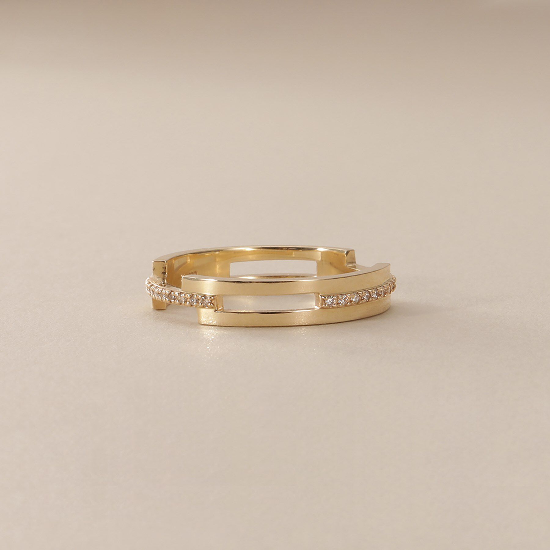 COCOSHNIK「K10ダイヤモンド シフテッドオーバーラップ リング」|リング|