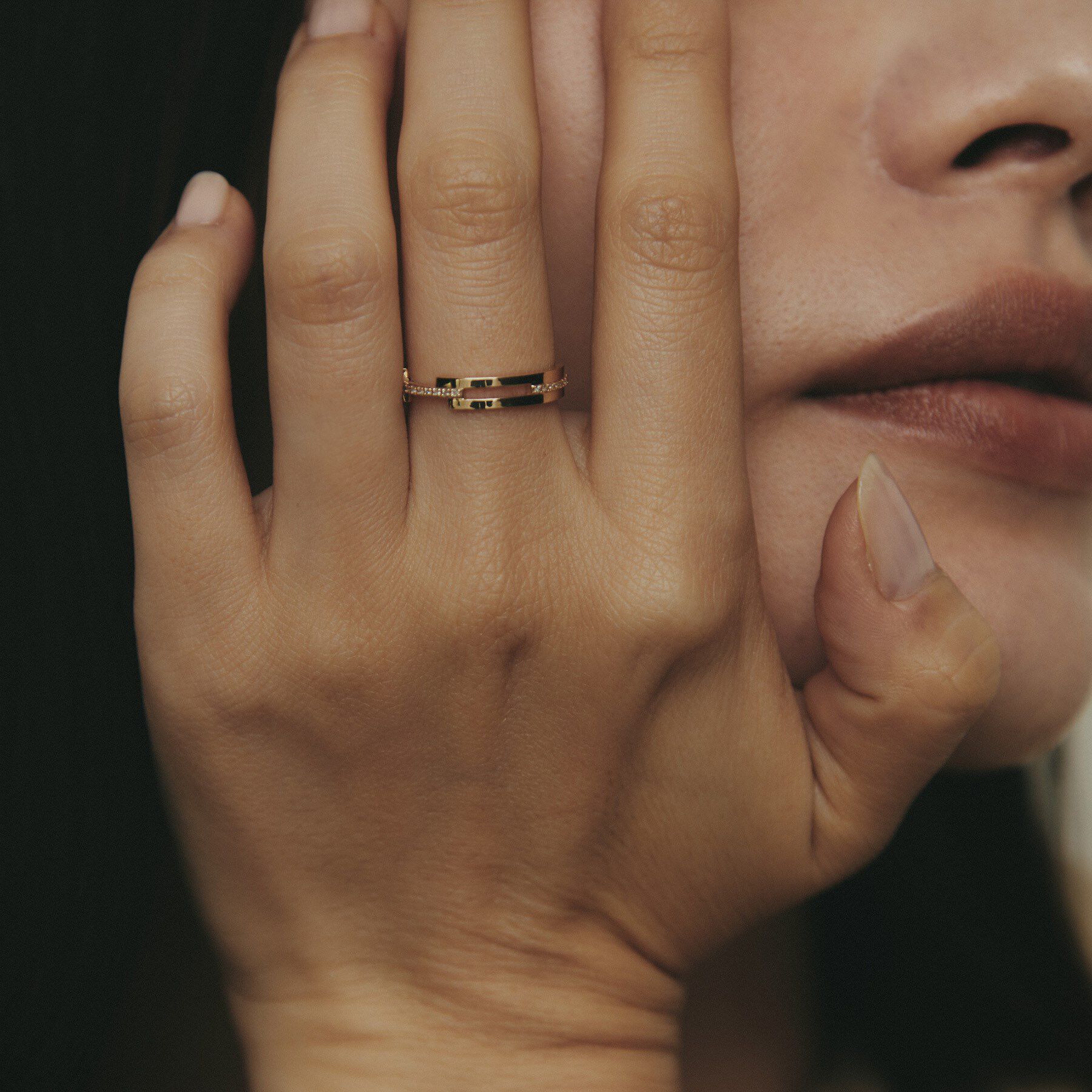 COCOSHNIK「K10ダイヤモンド シフテッドオーバーラップ リング」|リング|