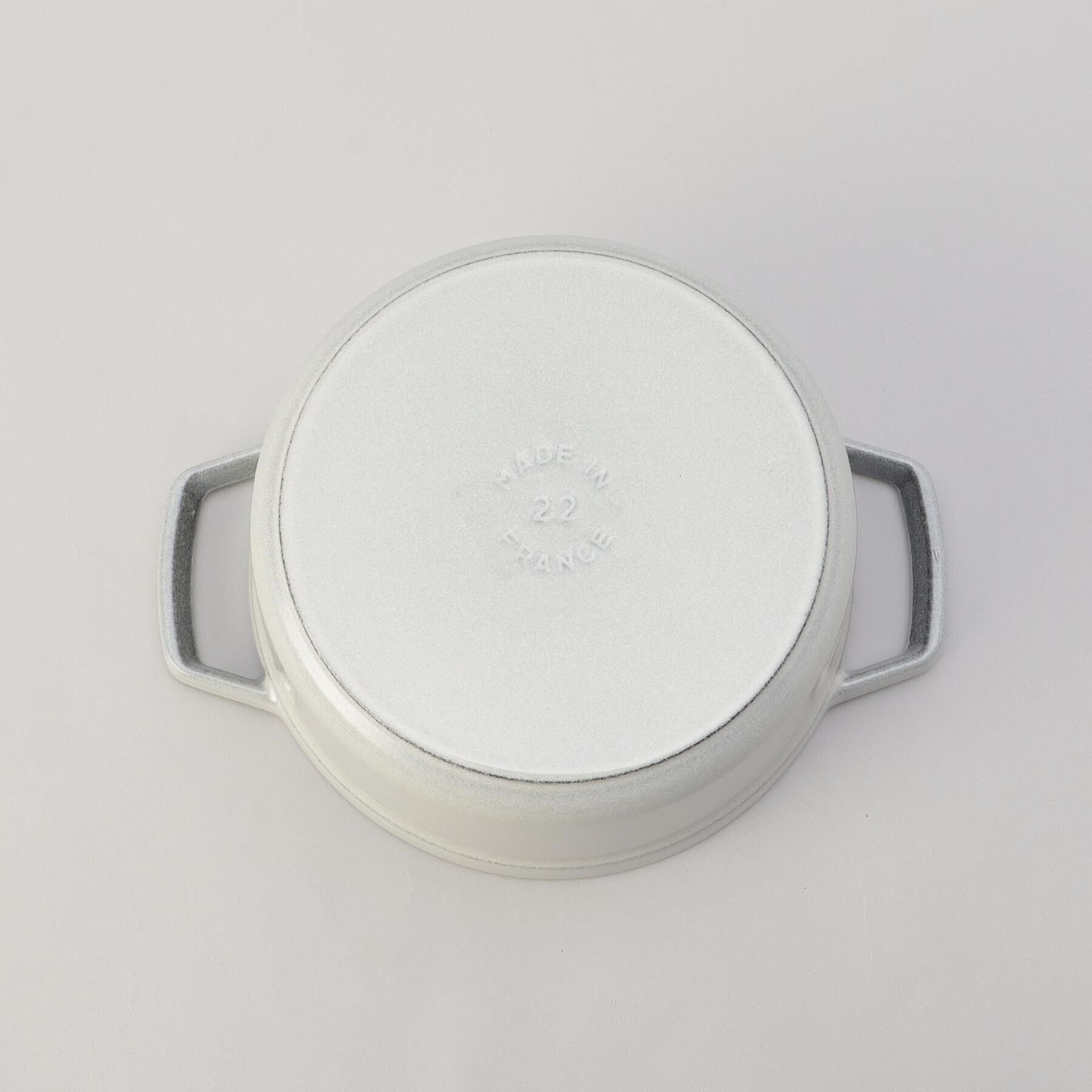 212 KITCHEN STORE「50thアニバーサリーセット　ラウンド22cm・トリベットスプーン カンパーニュ ＜STAUB スト」|食器・キッチングッズ|