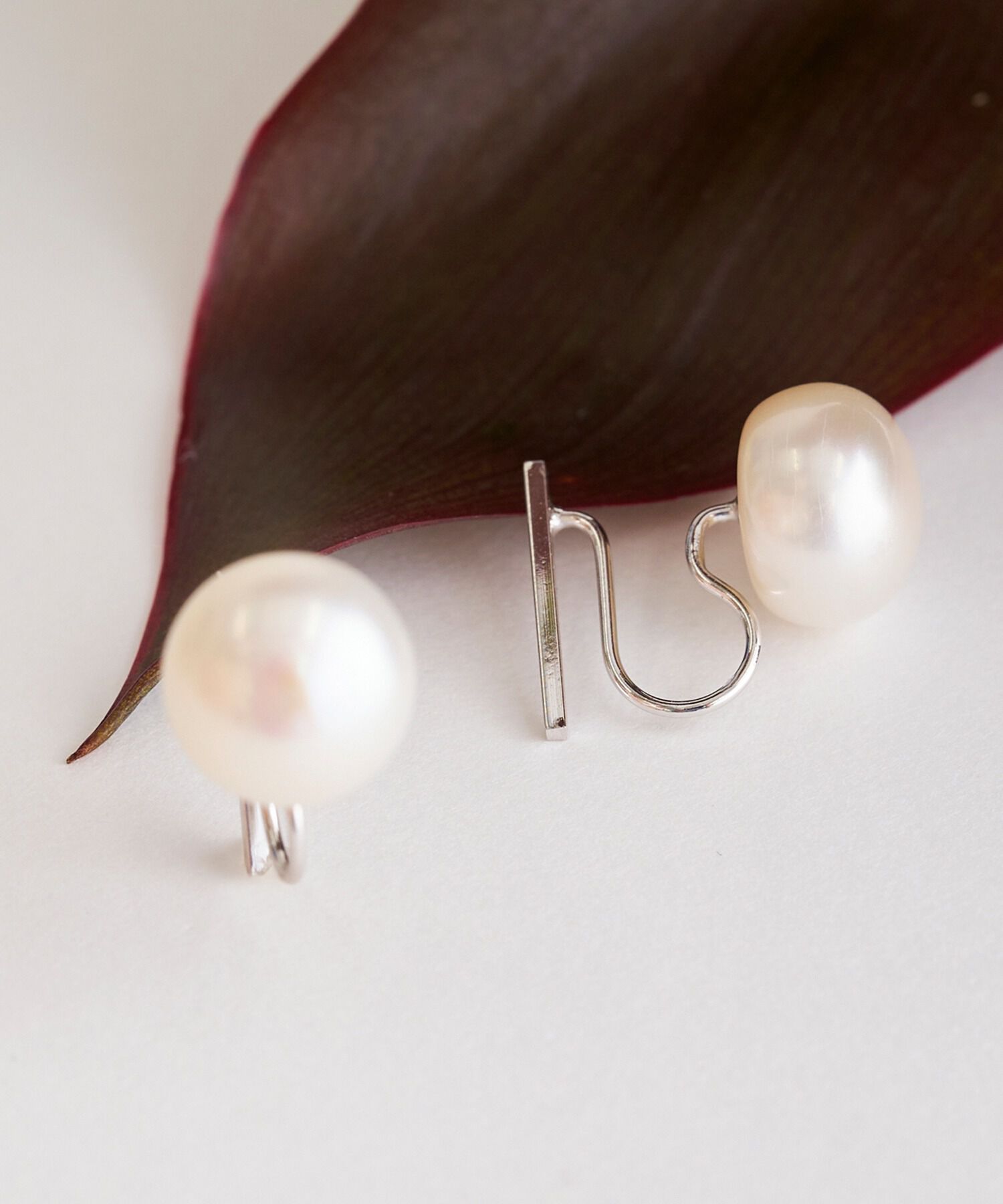 JUPITER「【シリーズ累計販売 1000点突破！】【K10WG】2way淡水パール&times;バーイヤリング/リバーシブル」|イヤリング|