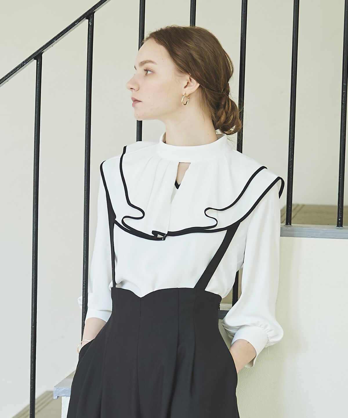 アンドクチュール「配色フリルケープブラウス」|シャツ・ブラウス|オフ