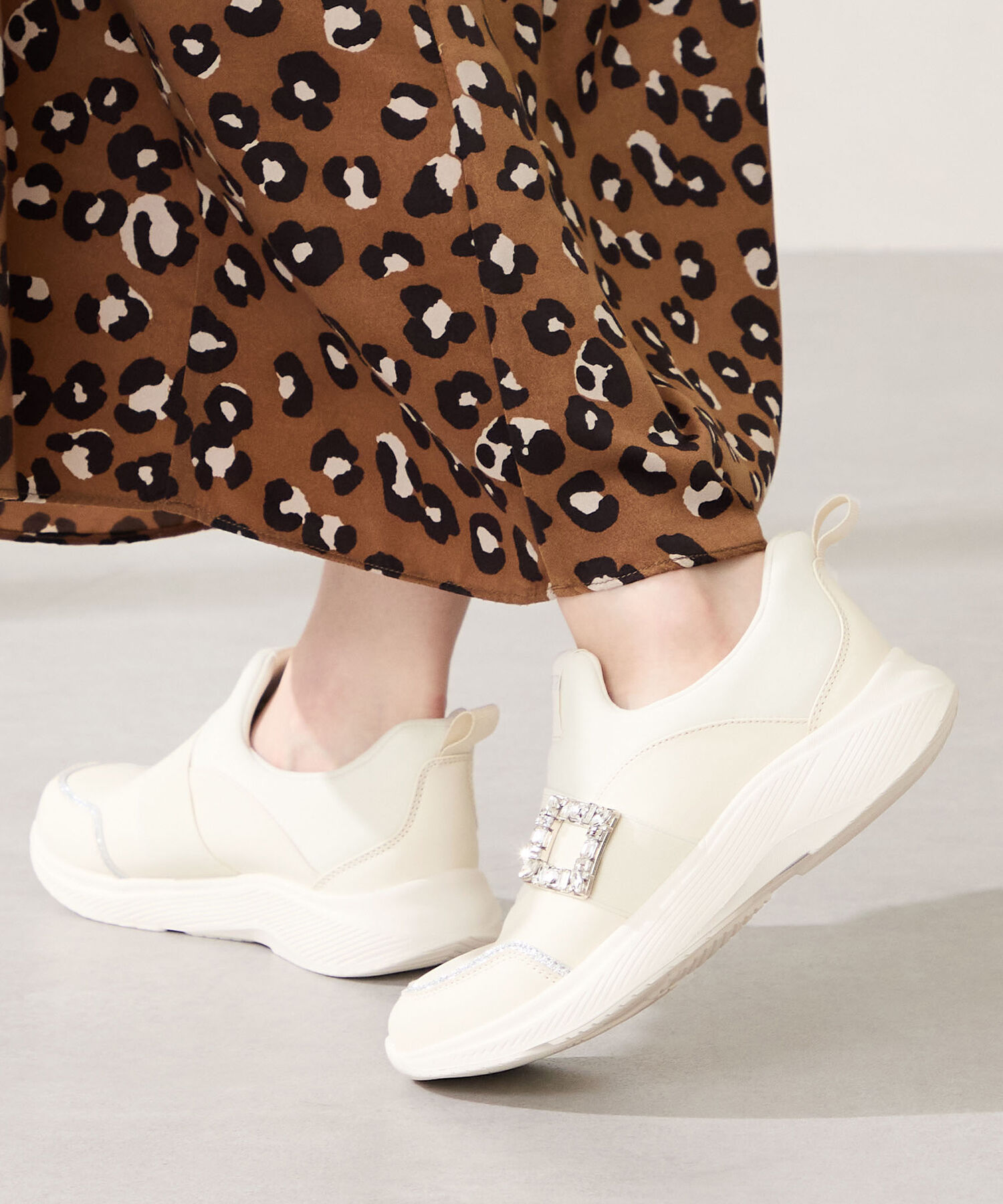 ORiental TRaffic「●2025秋冬新作●【瞬間フィット】ビジューバックルスニーカー/OT3777」|スニーカー|