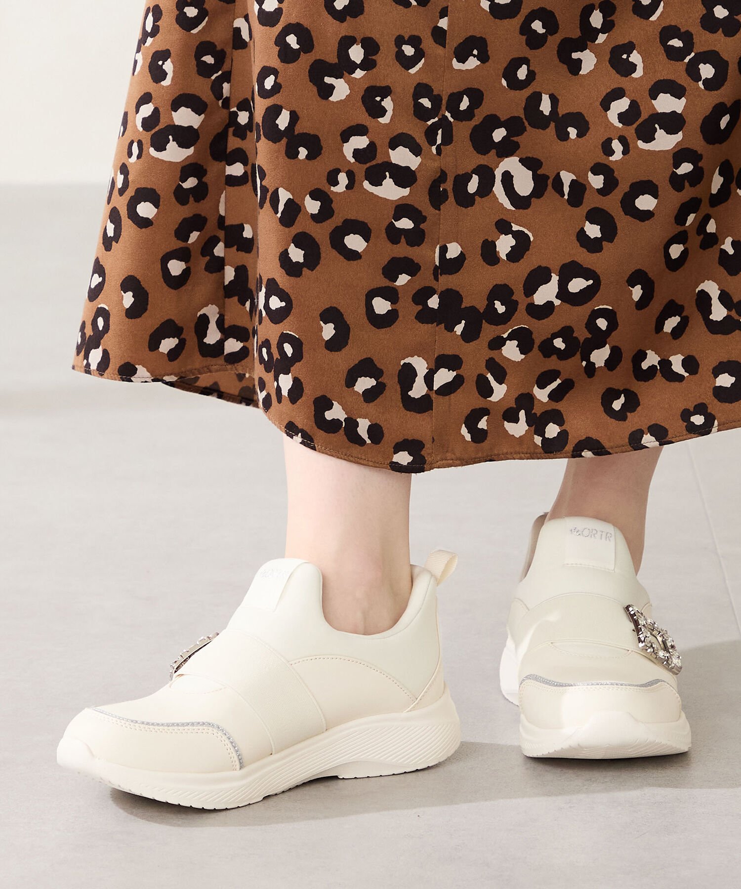 ORiental TRaffic「●2025秋冬新作●【瞬間フィット】ビジューバックルスニーカー/OT3777」|スニーカー|