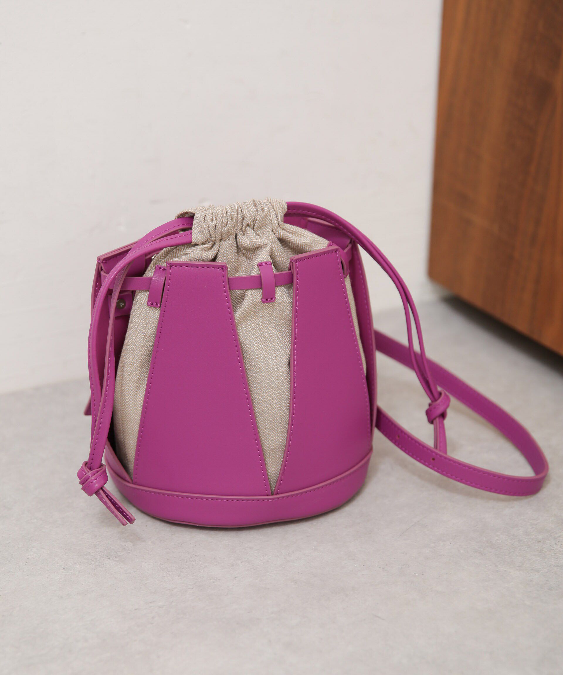 NANO universe「the dilettante/Daphne」|ショルダー・メッセンジャー|D.ピンク2