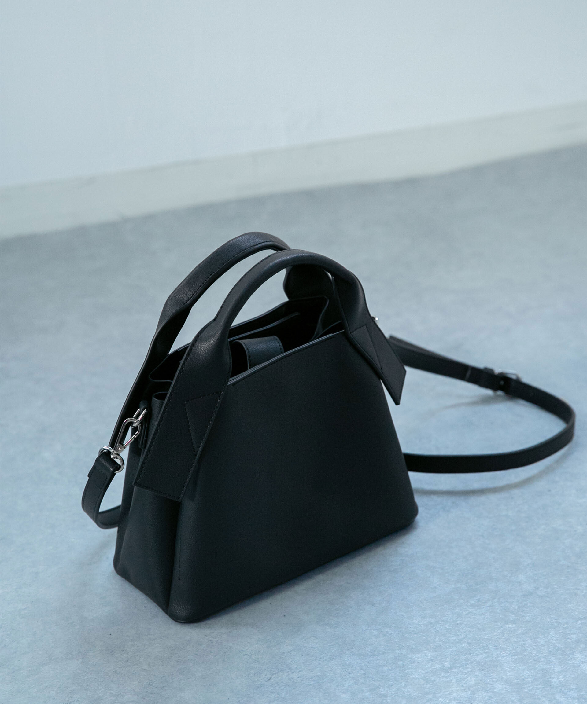 nano･universe「WEB限定/アウトハンドルデザイントートバッグ」|ショルダー・メッセンジャー|ブラック