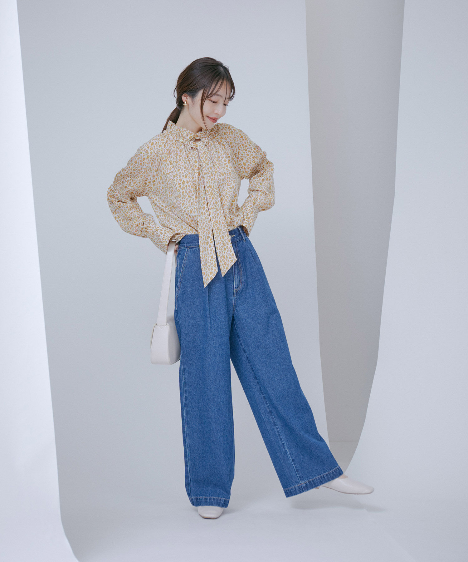 VIS「【洗える】フリルネックシャーリングブラウス」|シャツ・ブラウス|