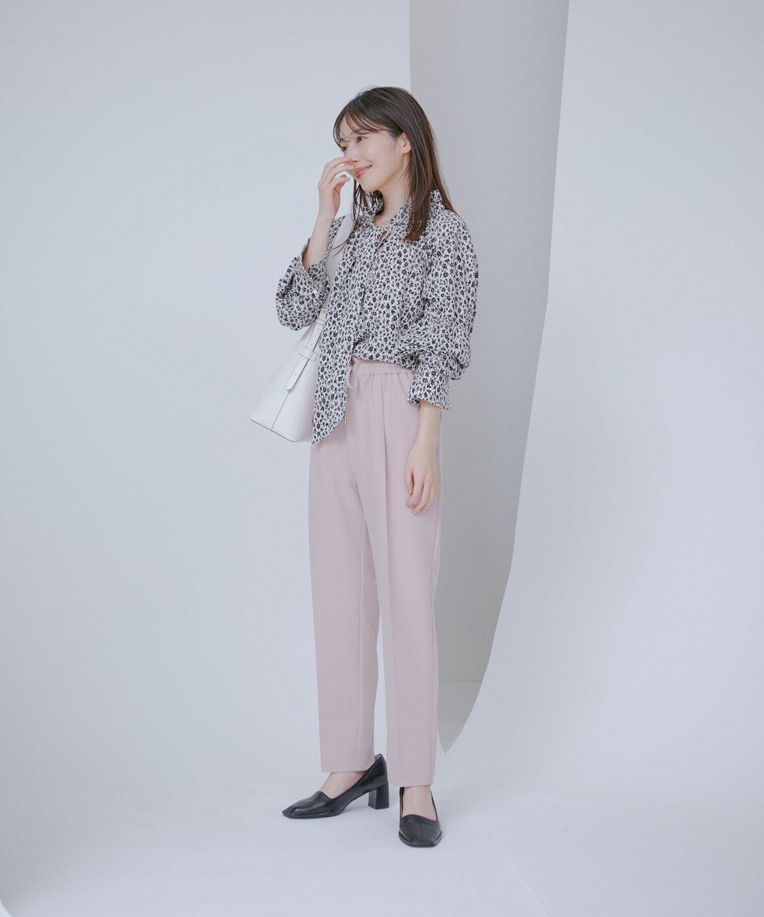 VIS「【洗える】フリルネックシャーリングブラウス」|シャツ・ブラウス|