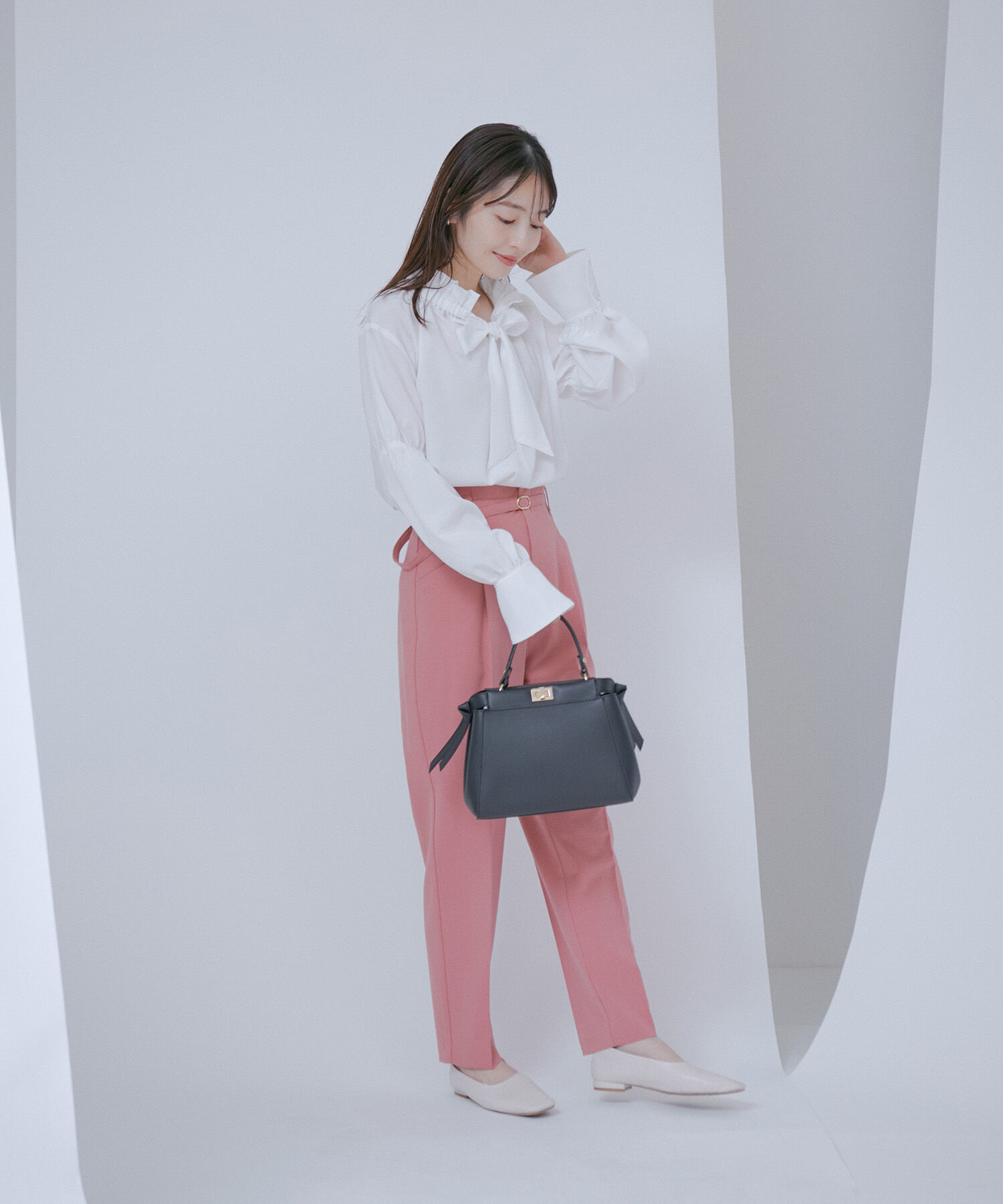 VIS「【洗える】フリルネックシャーリングブラウス」|シャツ・ブラウス|