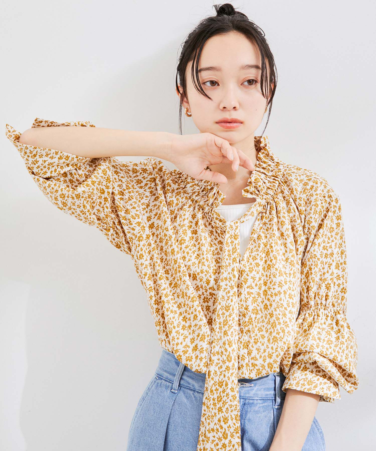 VIS「【洗える】フリルネックシャーリングブラウス」|シャツ・ブラウス|キャメル系(26)