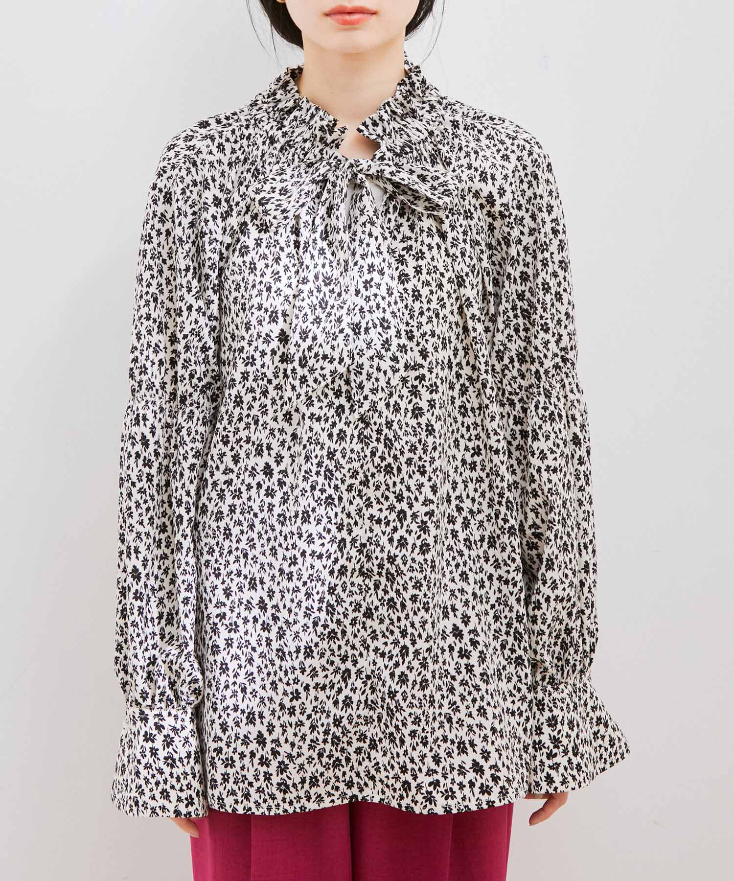 VIS「【洗える】フリルネックシャーリングブラウス」|シャツ・ブラウス|