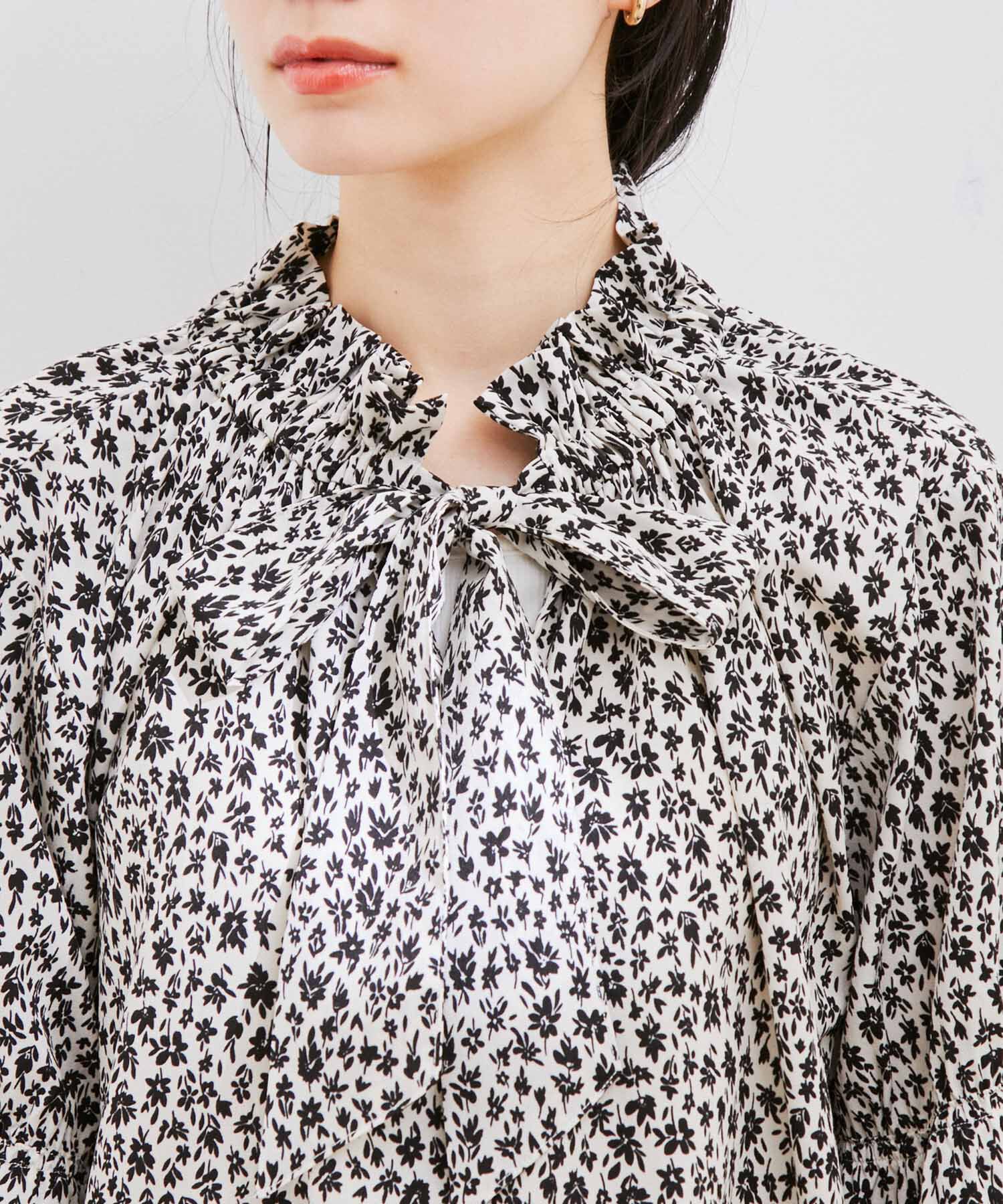 VIS「【洗える】フリルネックシャーリングブラウス」|シャツ・ブラウス|