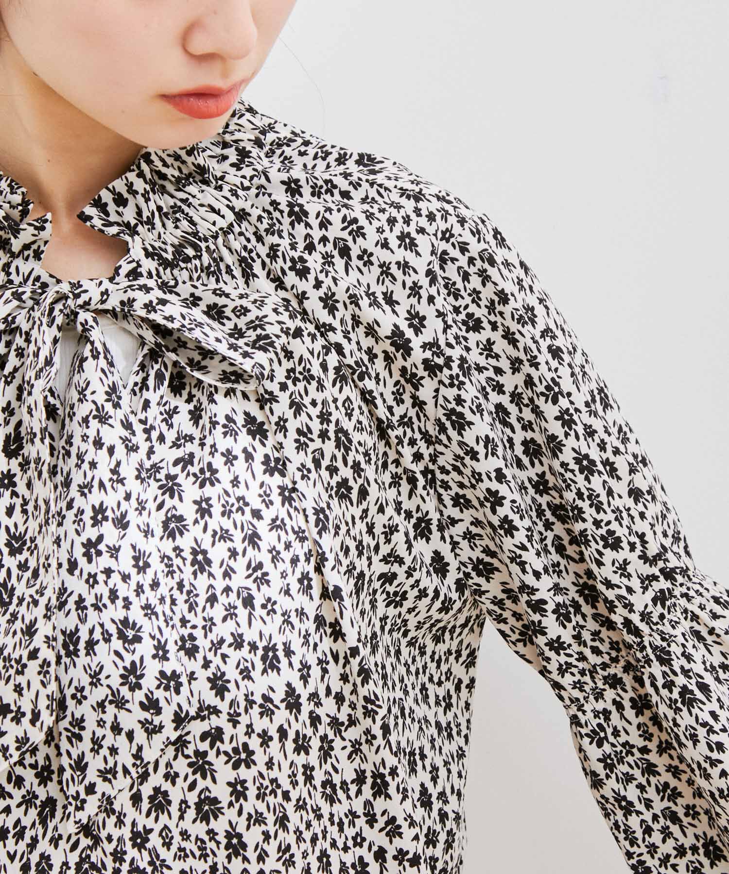 VIS「【洗える】フリルネックシャーリングブラウス」|シャツ・ブラウス|