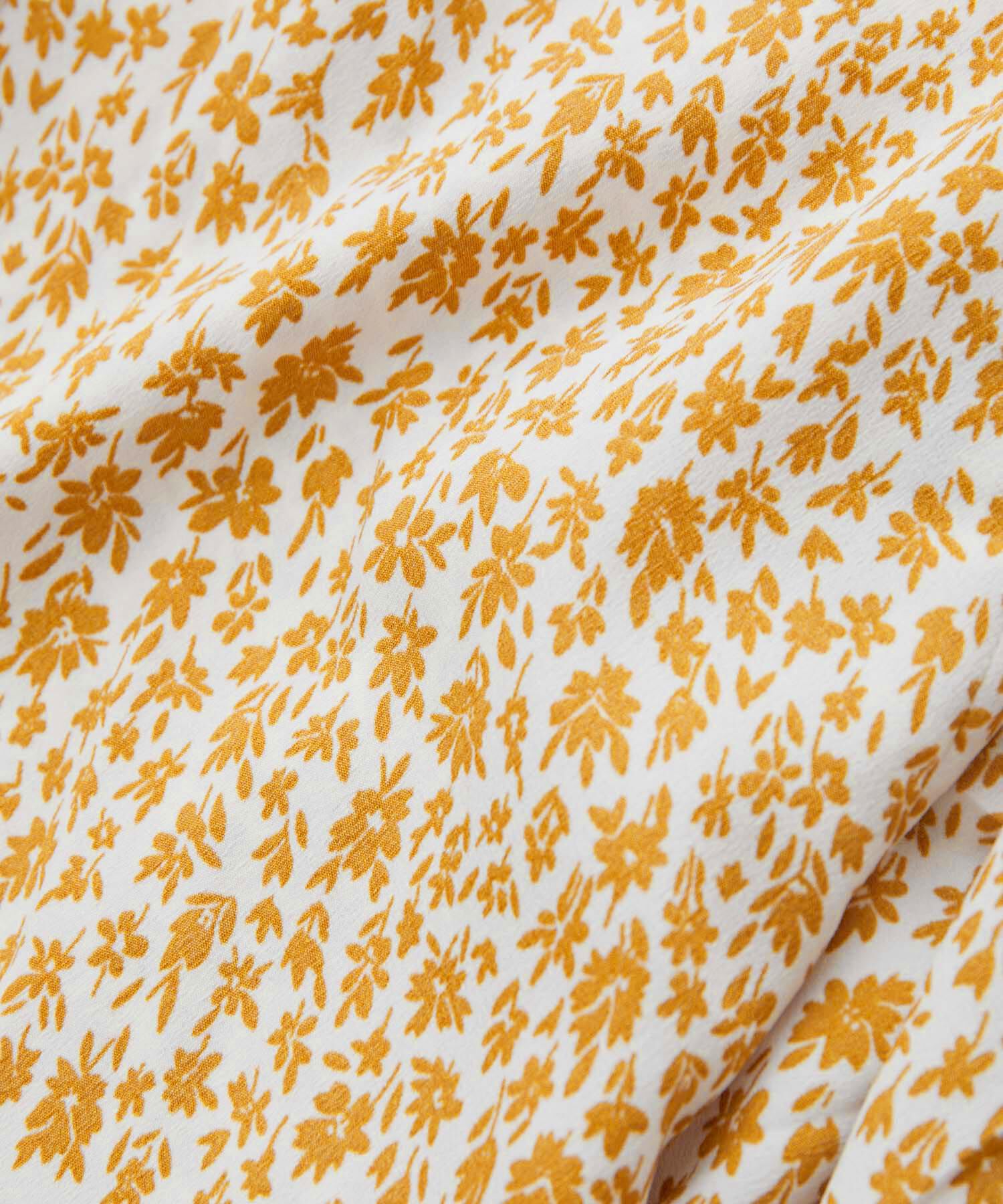 VIS「【洗える】フリルネックシャーリングブラウス」|シャツ・ブラウス|