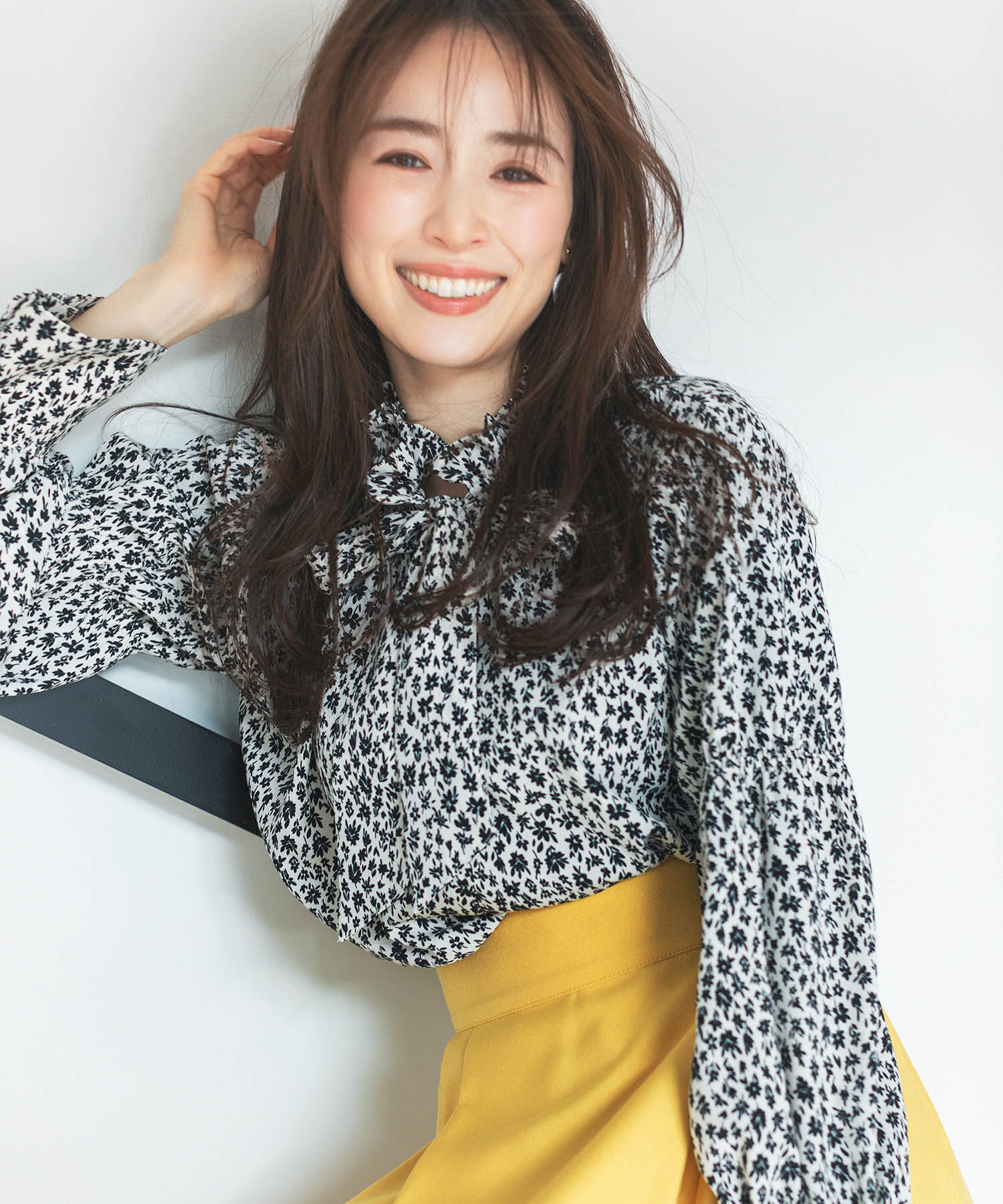 VIS「【洗える】フリルネックシャーリングブラウス」|シャツ・ブラウス|