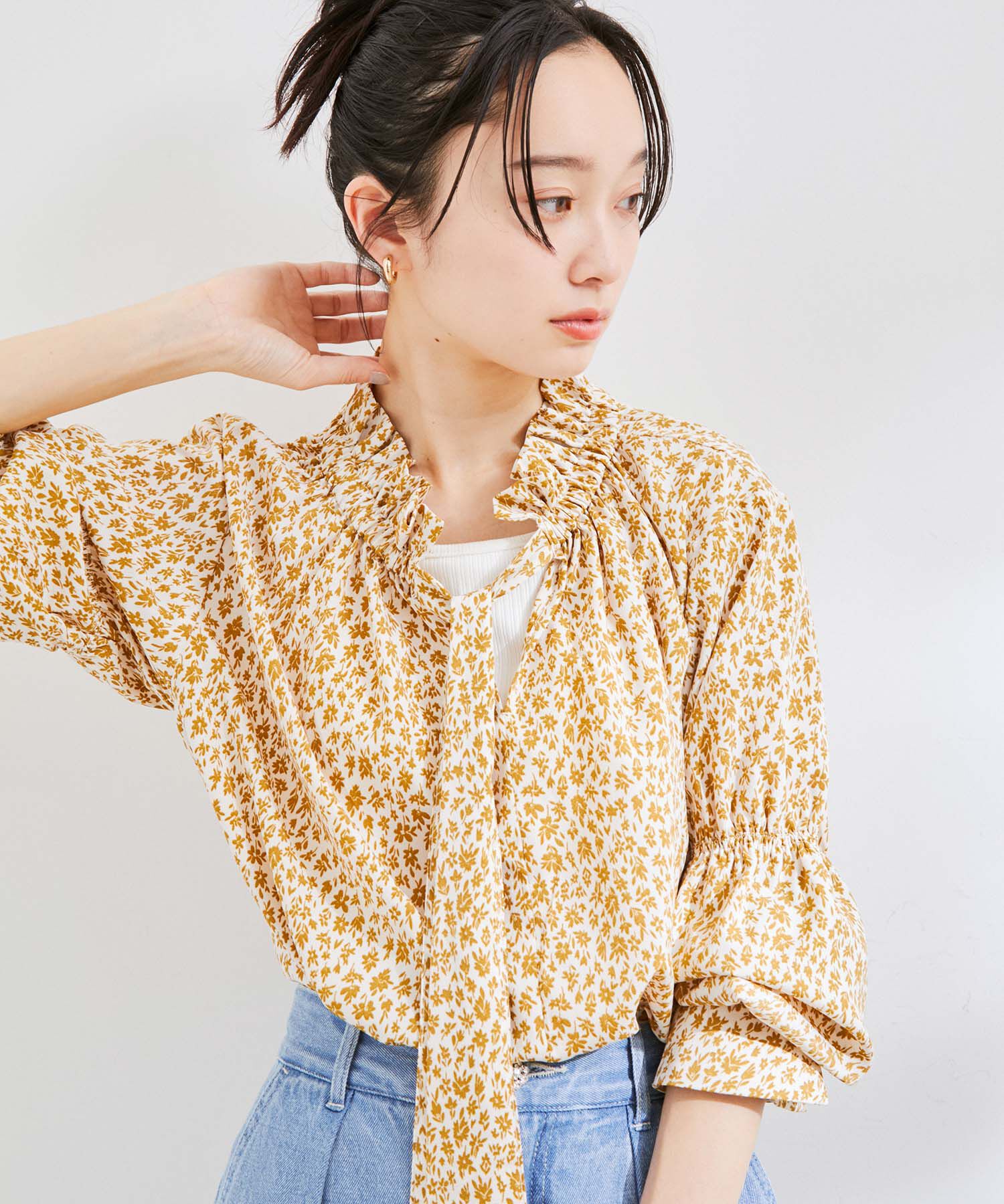 VIS「【洗える】フリルネックシャーリングブラウス」|シャツ・ブラウス|