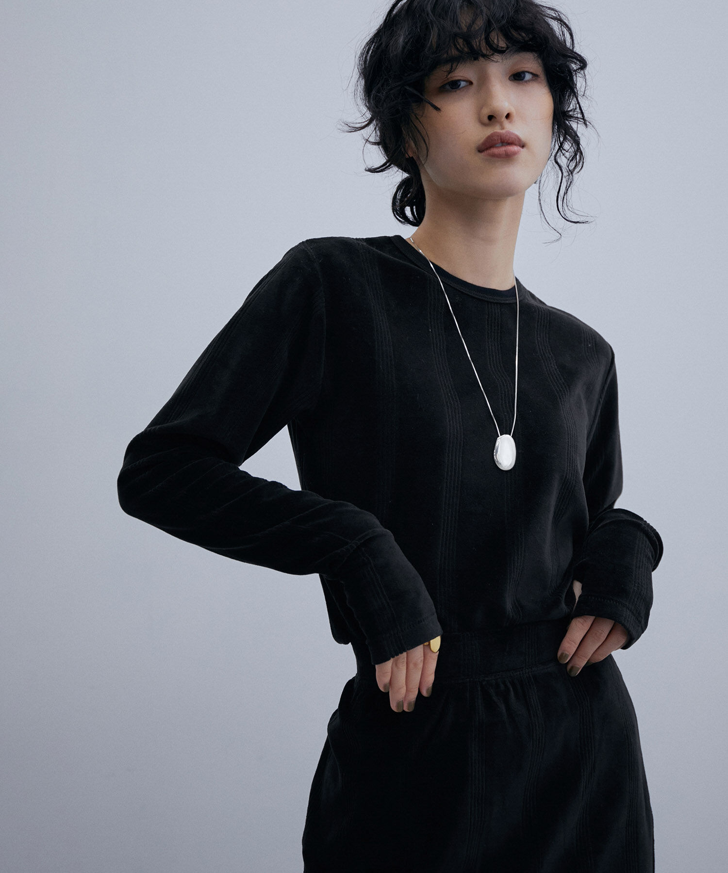 ADAM ET ROPE'「【Miller】別注 ベロア LONG SLEEVE TEE」|Tシャツ・カットソー|ブラック(01)