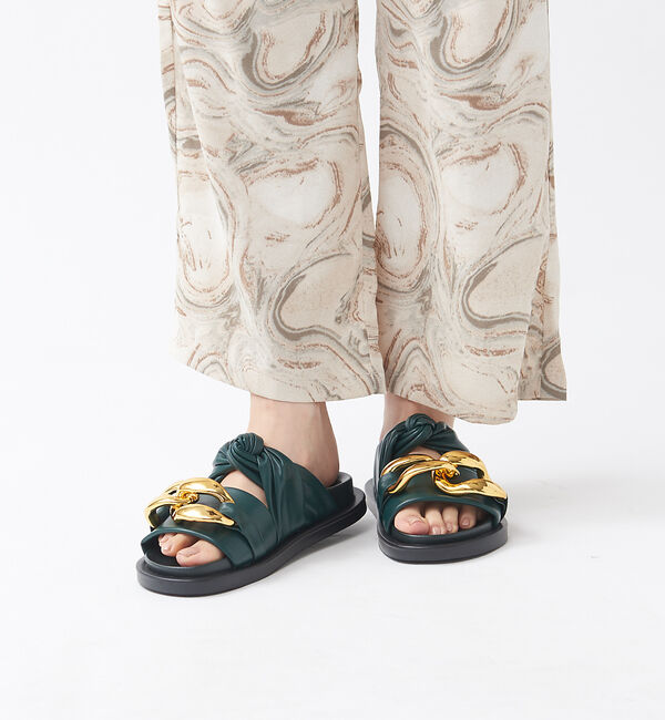 AU BANNISTER「ビッグチェーンモチーフ フットベッドサンダル」|サンダル|グリーン