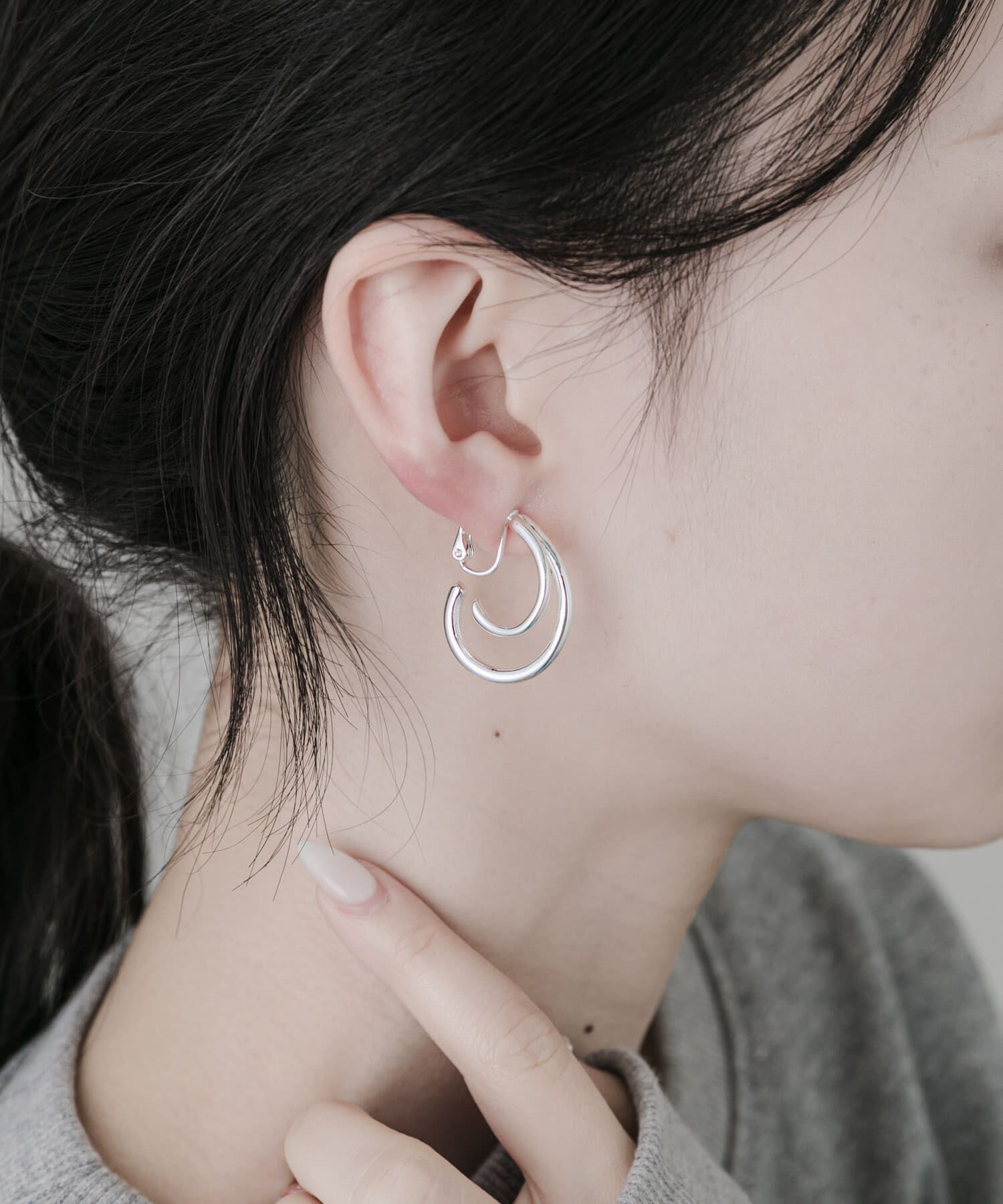 SMELLY「メタルラインダブルフープイヤリング」|イヤリング|