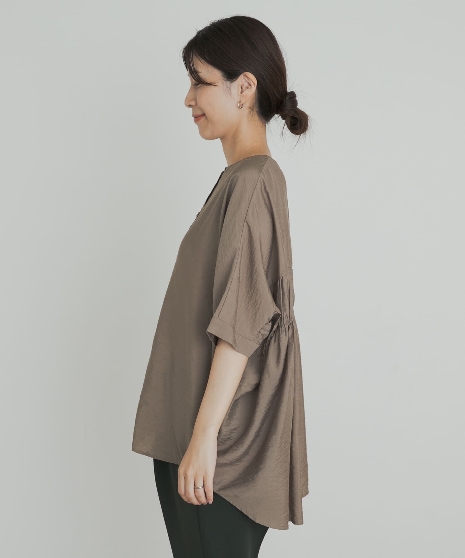 URBAN RESEARCH DOORS「バックシャーリングドルマンブラウス」|シャツ・ブラウス|