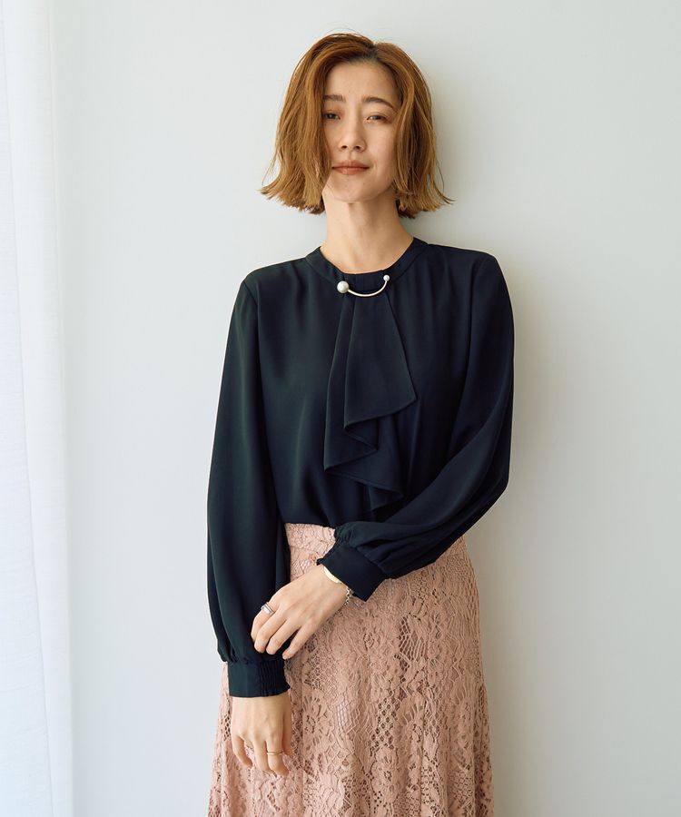 YECCA VECCA「パールブローチ付きボウタイブラウス」|シャツ・ブラウス|