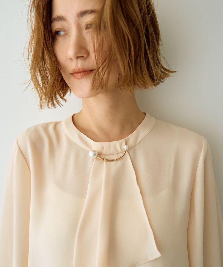 YECCA VECCA「パールブローチ付きボウタイブラウス」|シャツ・ブラウス|