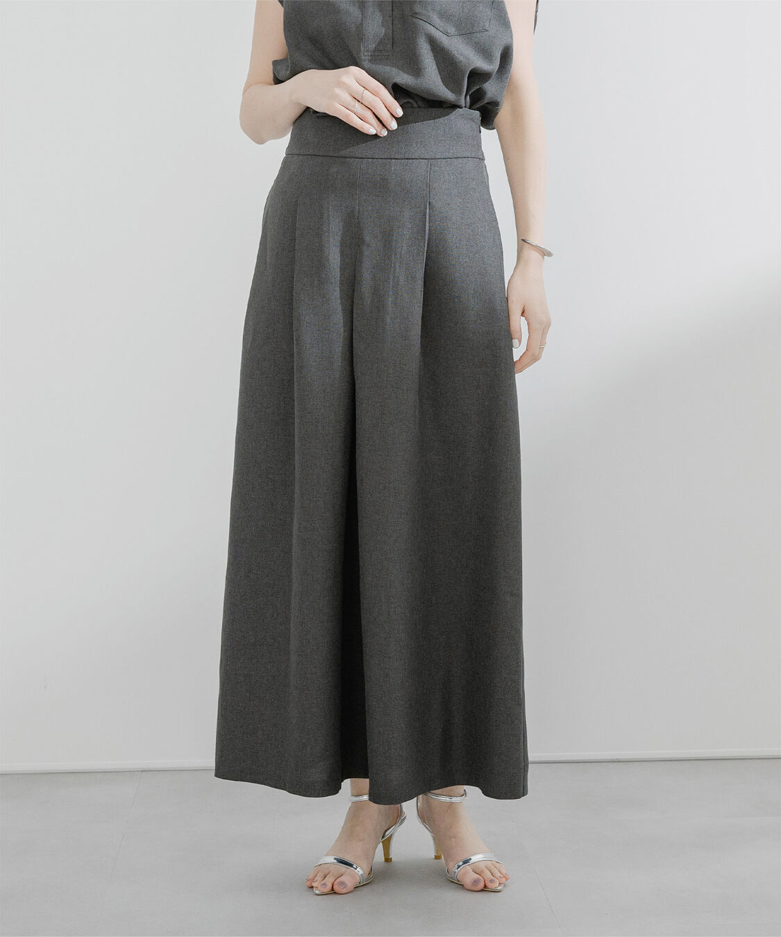 ur's「ﾘﾈﾝﾗｲｸﾌﾛﾝﾄﾀｯｸﾊｲｳｴｽﾄｽｶｰﾄ」|スカート|